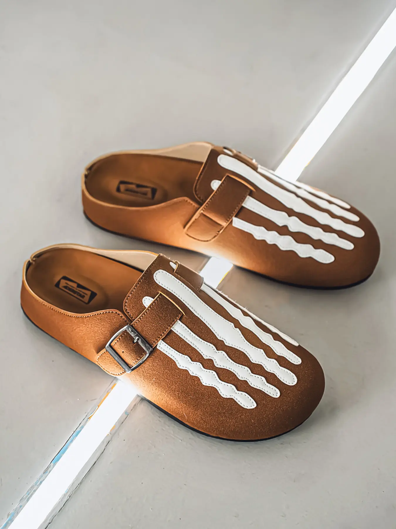 Men's Clogs muller shoes Halloween Bone Sandals Half Slipper, Slip on Mules, Vintage Clogs, Fashionable Trendy Clogs, Cowhide Leather Upper, Rubber Sole, Casual Style, Round Toe, Slip-on All Seasons Footwear
