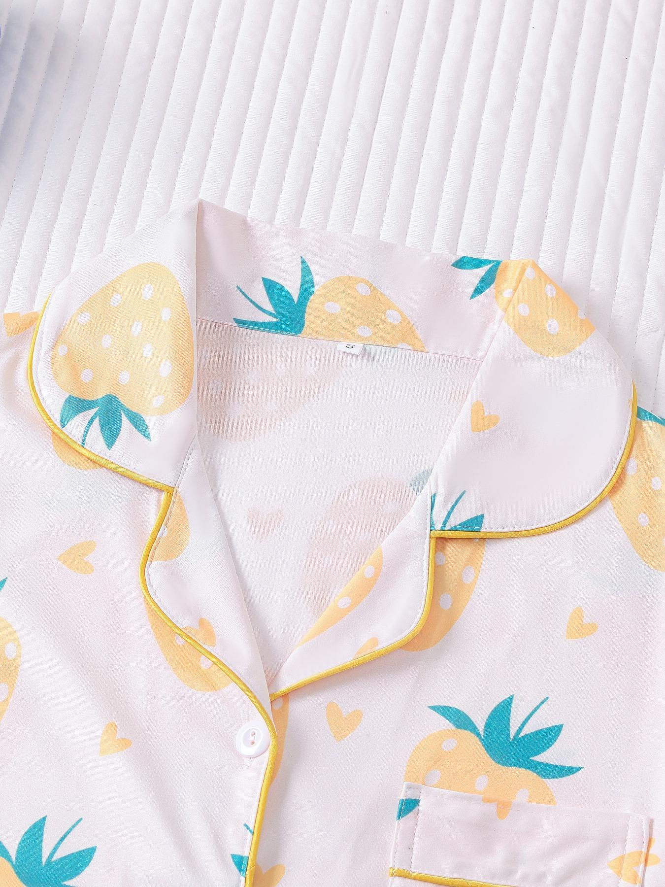 Women's All Over Strawberry Print Short Sleeve Pajama Two-Piece Set, Regular Fit Comfy Button Front Chest Pocket Lapel Neck Top & Elastic Waist Shorts, Sleepwear for All Seasons, Nightwear Sleepwear Homewear