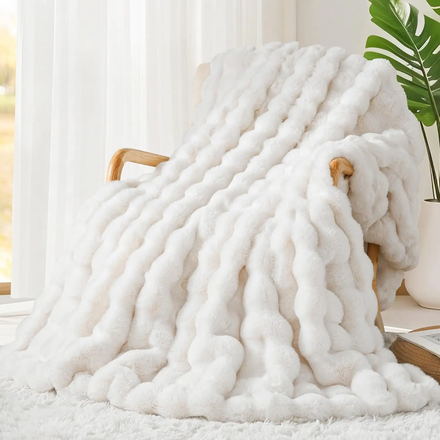 Luxury 1000GSM Faux Rabbit Fur Throw Blanket, Super Heavy Warm Cozy Blankets for Couch Bed Sofa, Bubble Plush Fuzzy Elegant Soft Mink Blanket for Mom Living Room Bedroom, Cream White