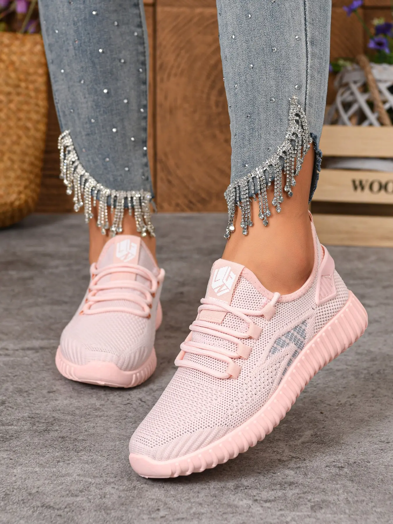 Gradient Arrow Flyknit Breathable Low Top Sneakers for Women, Slip-On Soft Sole Lightweight Anti-Slip Casual Sports Shoes, Breathable Walking Sneakers