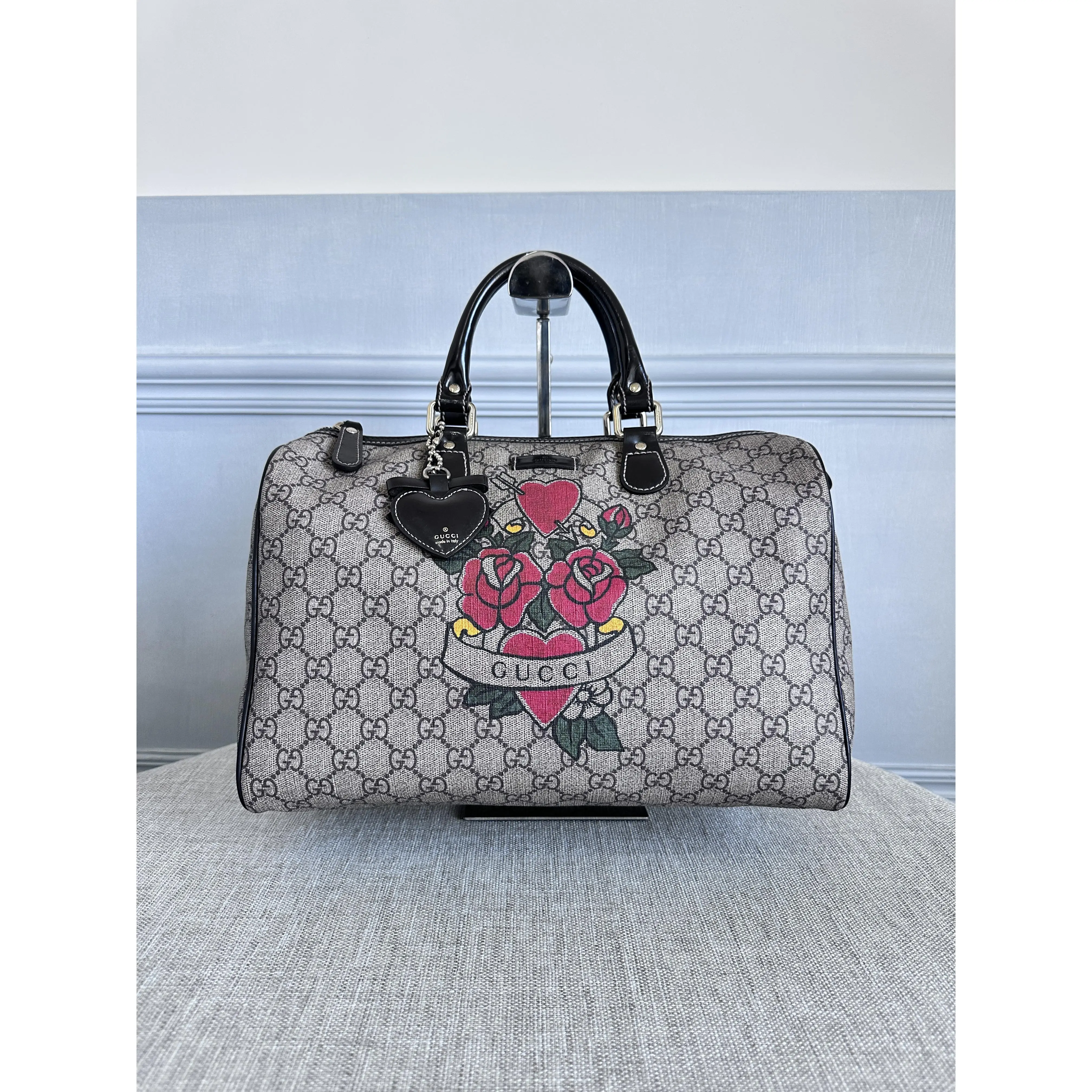 Pre-owned GUCCI Rose‑Heart Print GG Supreme Boston Handbag