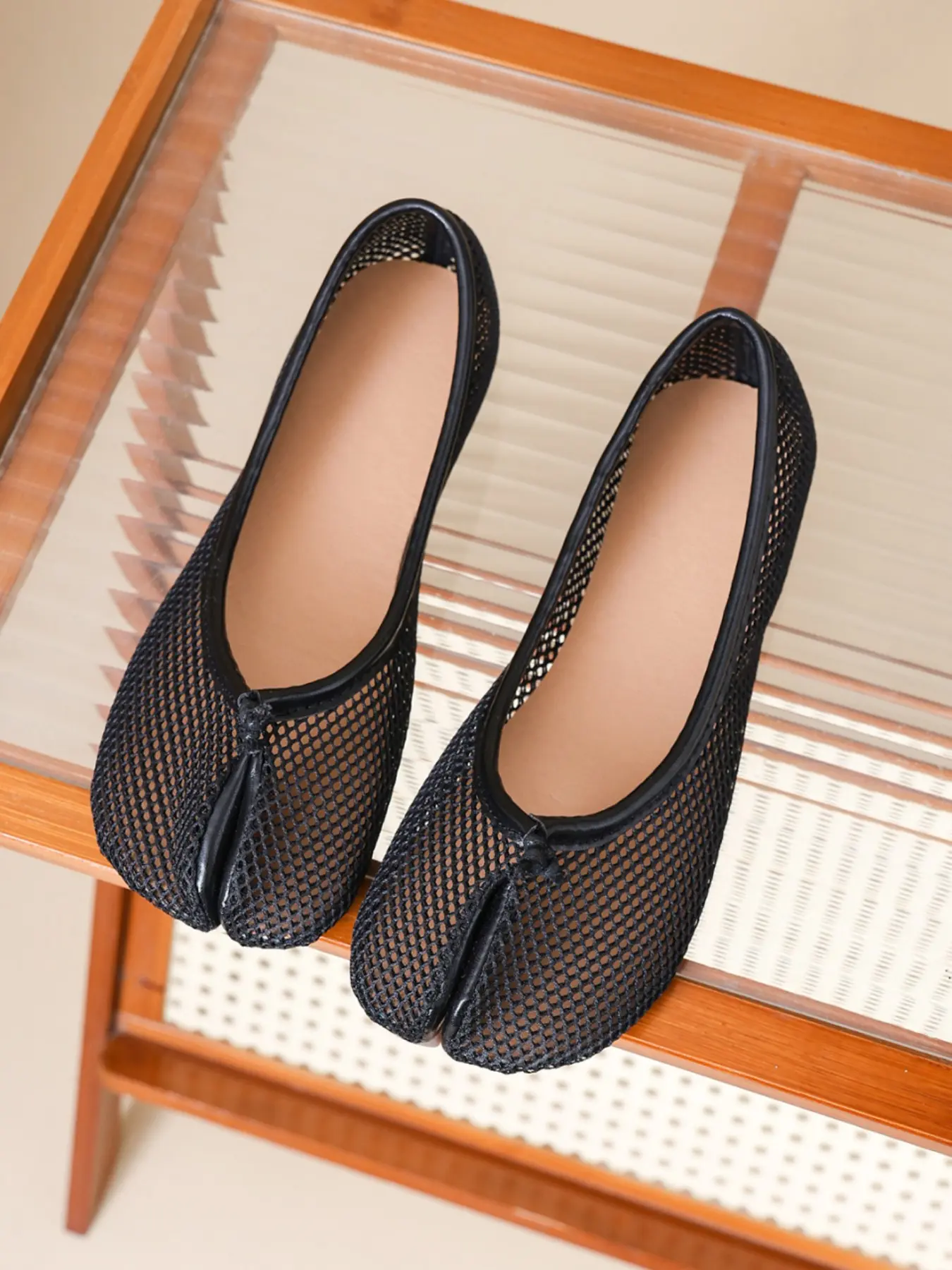 Women Mesh Split Toe Tabi Ballet Flats, Breathable Hollow Out Mesh Slip On Flat Shoes, Minimalist Casual Summer Shoes for Daily Street Vacation, Black White Available