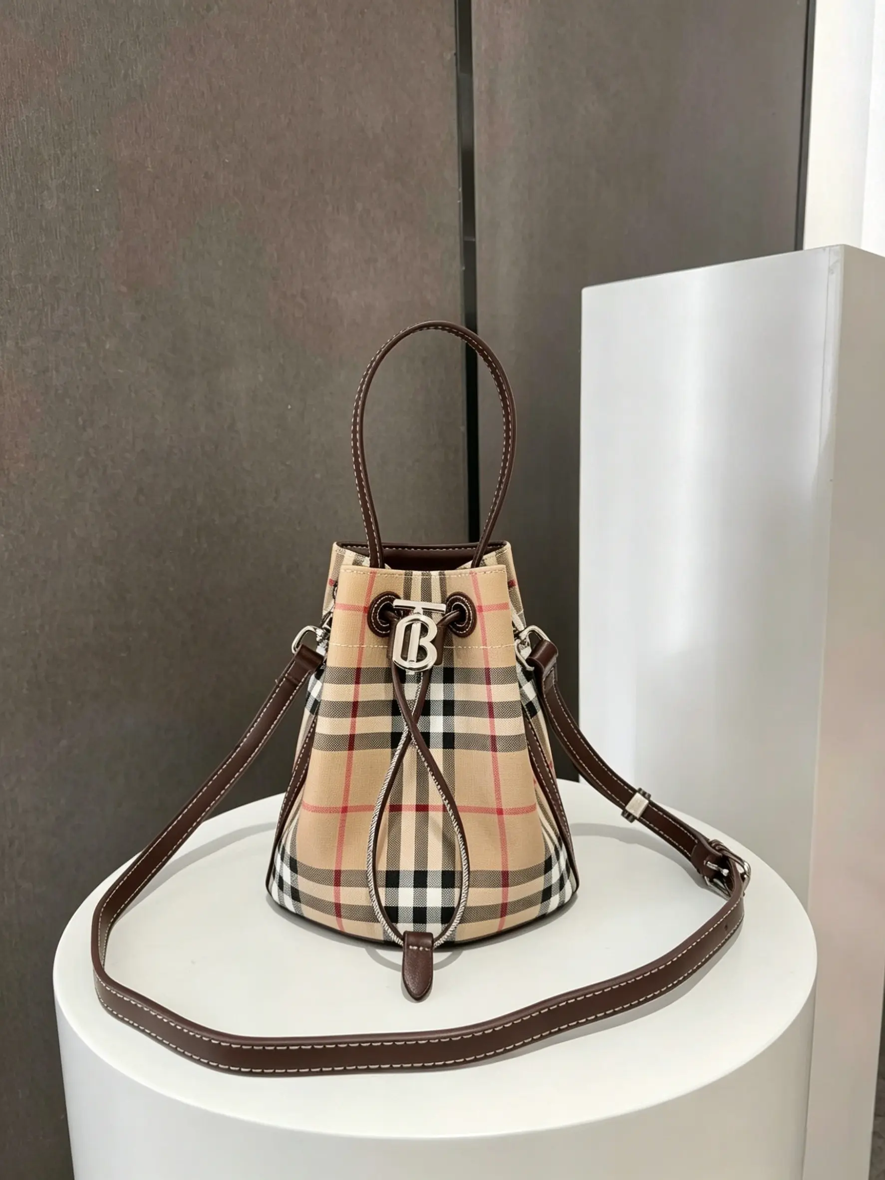 Classic Plaid Mini Bucket Bag for Women, Drawstring Design Shoulder Crossbody Bag, Vintage Versatile Handbag, Multiple Colors Available