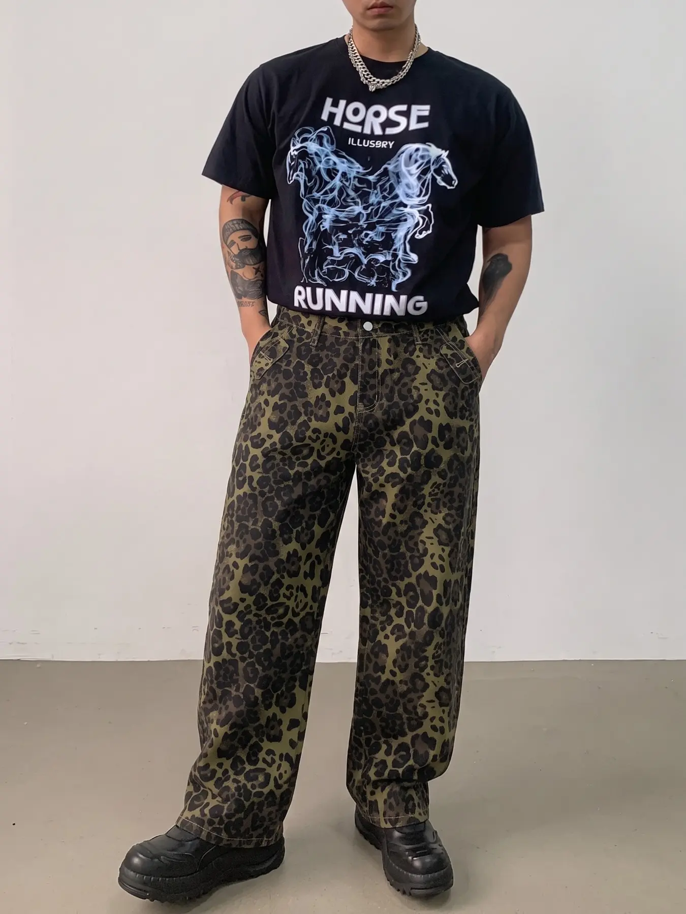 Men's Streetwear Leopard Print Jeans, Loose-Fit Wide Leg Pants, Casual Multi-Pocket Denim, All-Season Fashionable Workwear