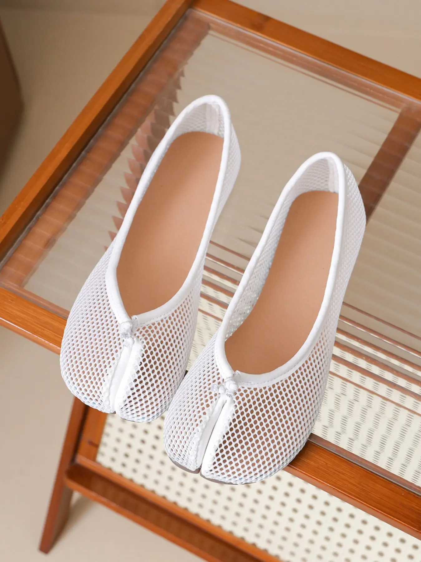 Women Breathable Mesh Split Tabi Toe Ballet Flats, Slip On Hollow Out Lightweight Casual Summer Flat Shoes, 2 Colors Black White