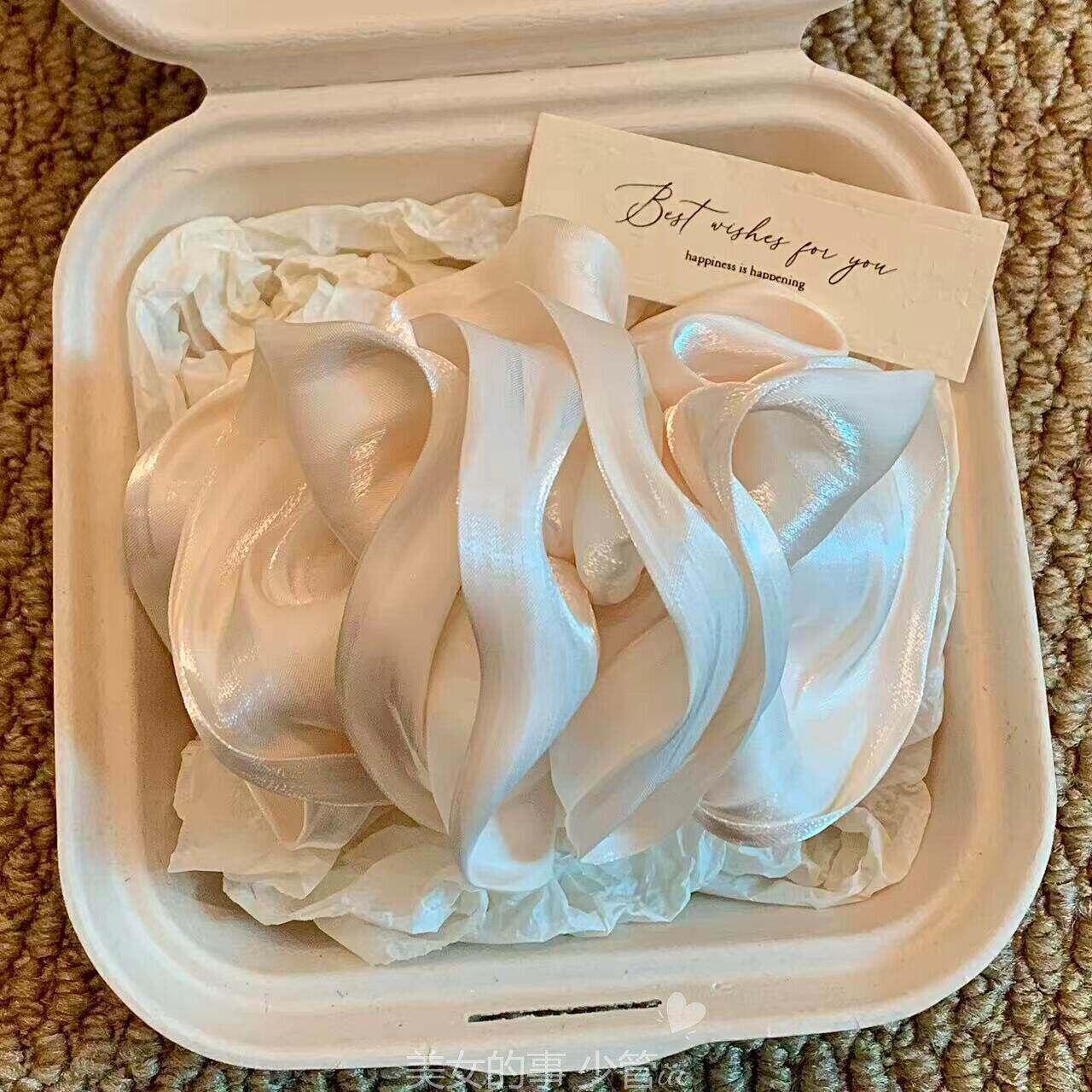 Chic 3D Pleated Floral Banana Hair Clips for Women, Large Non-Slip Hair ClawClips for Thick Hair, Elegant Flower Hair Barrettes for Updo Hairstyles, Spring Summer Trendy Hair Accessories for Girls, Versatile Hair Clips for Daily & Formal Occasio