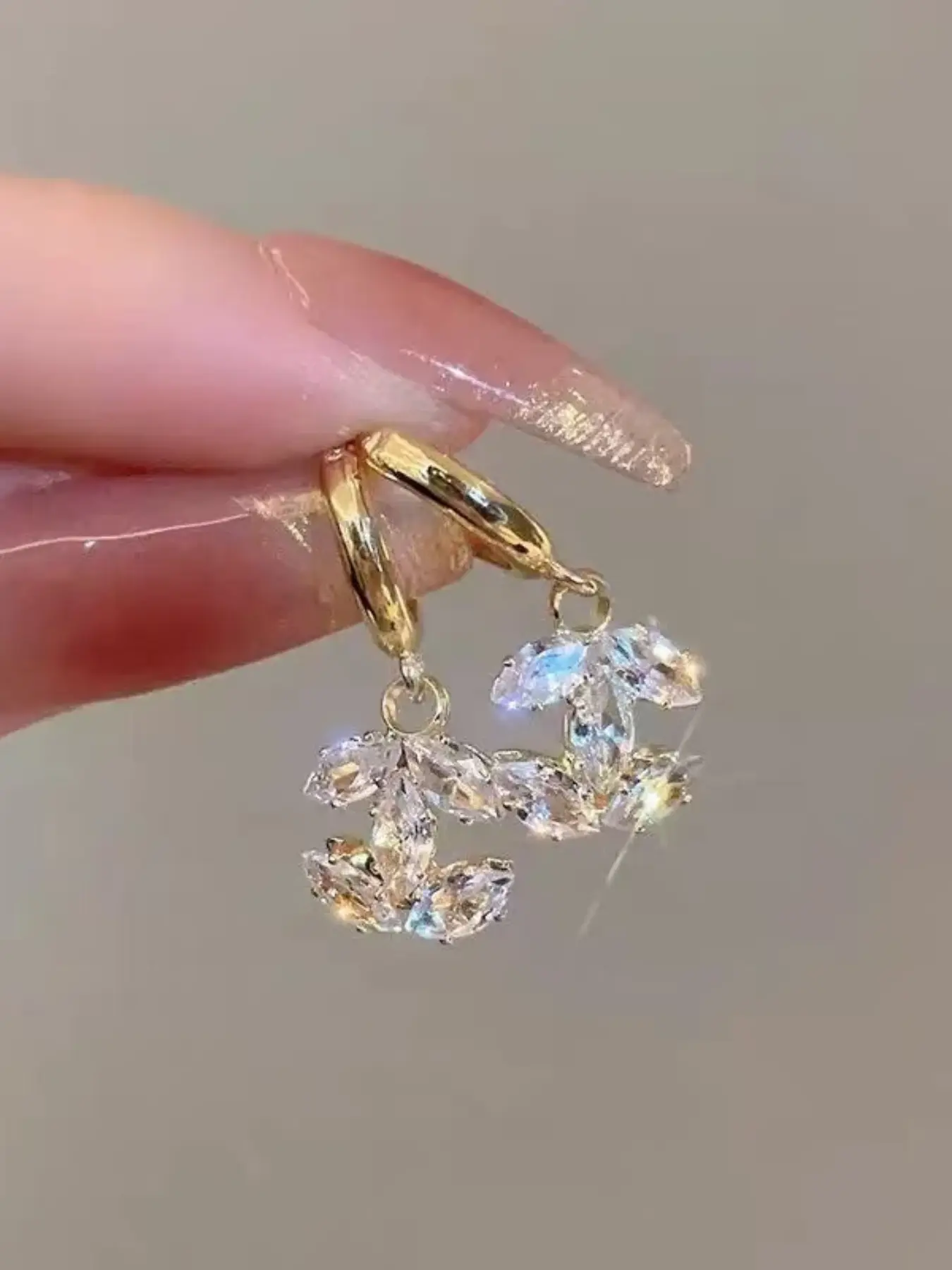 New Women's Earrings, Elegant Minimalist Earrings, French Vintage Zircon Letter Studs, Luxury High-End Fashion Elegant Simple Jewelry, Perfect for Daily Wear