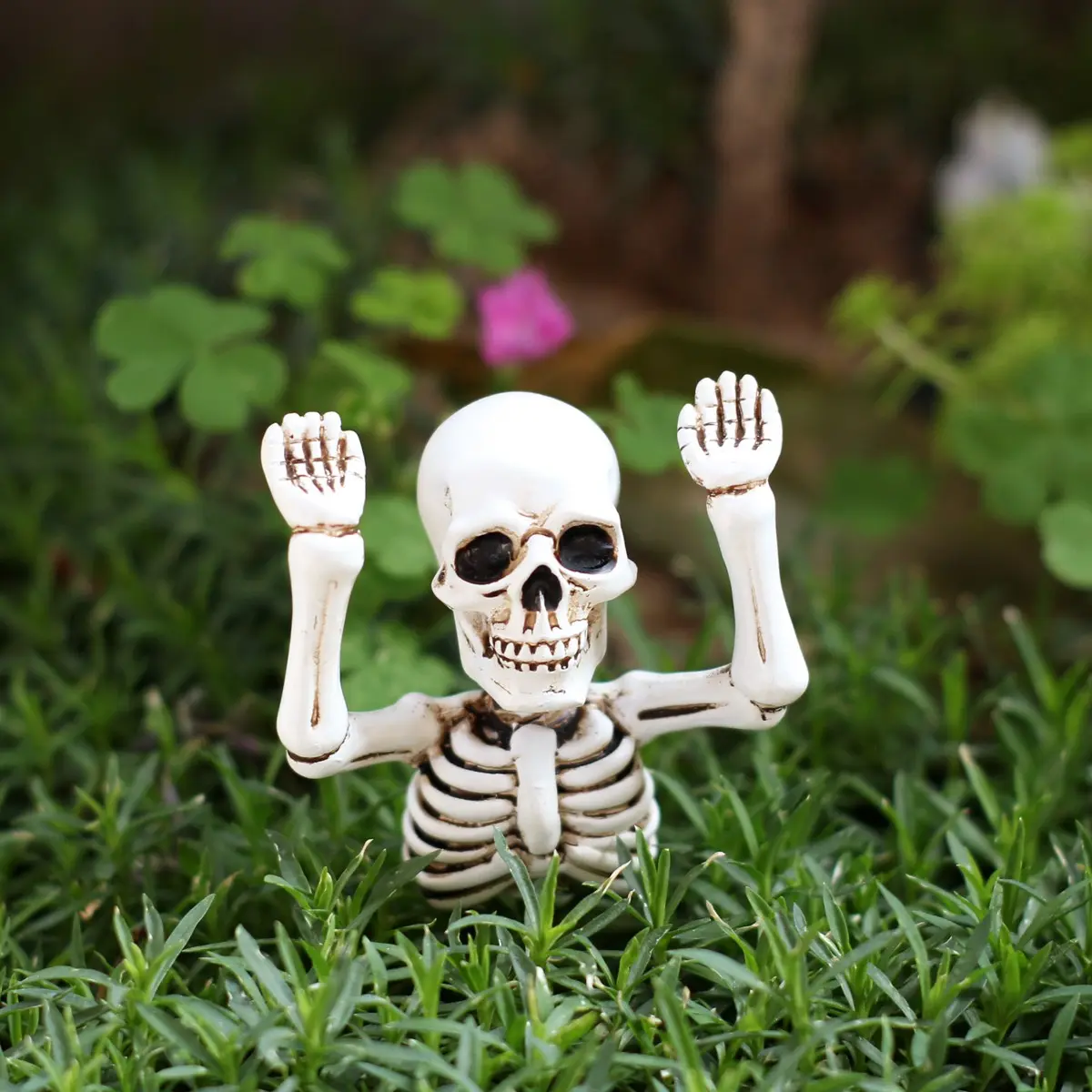 Hand Raised Skull Resin Ornament, Half-Body Skull Planter Decor, Halloween Gothic Decoration, Indoor Succulent Pot, Outdoor Garden Statue