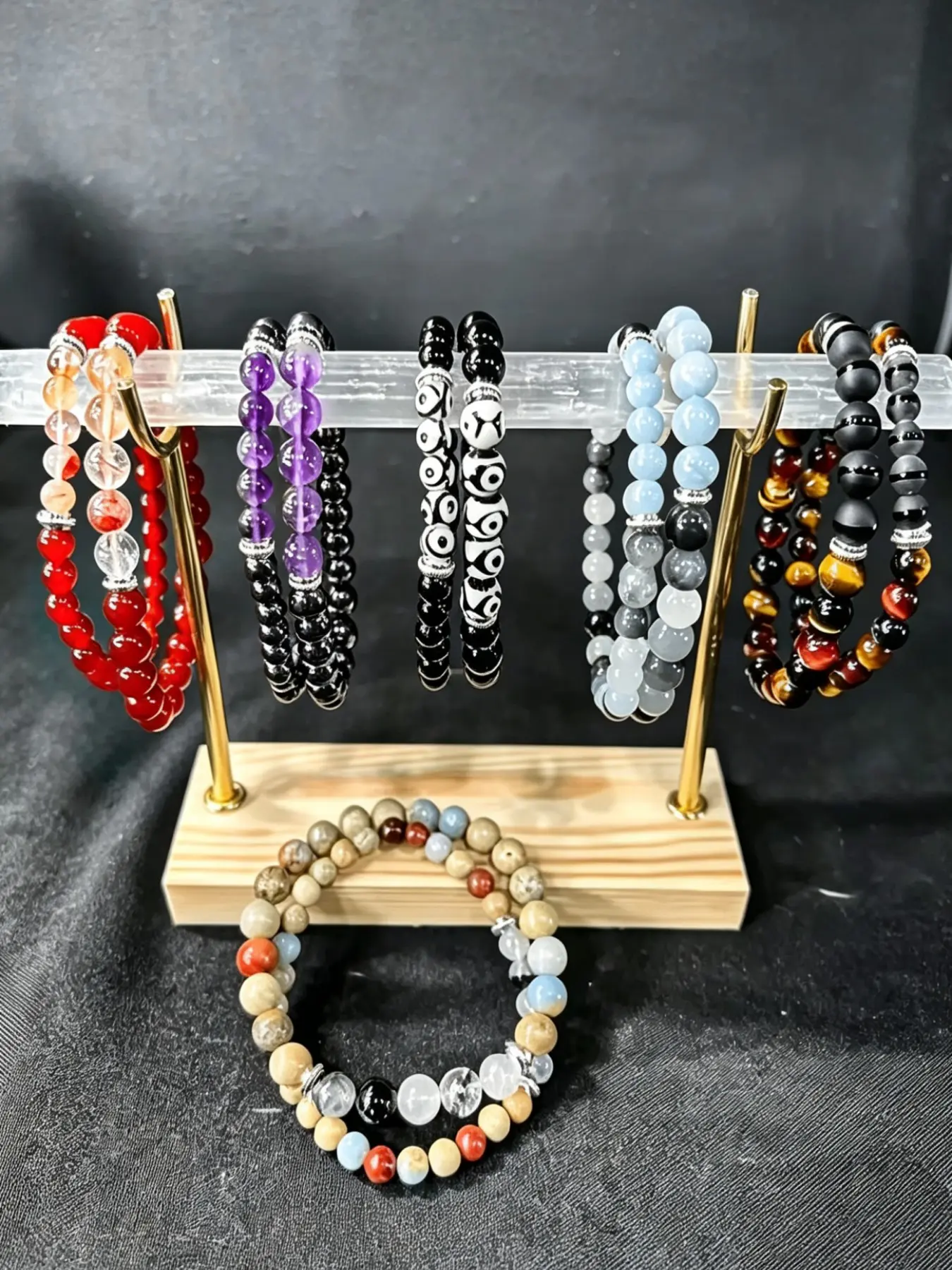 Natural Gypsum Display Stand, Selenite Jewelry Stand, Bracelet Display with Silver Color Base, Home Decor Ornament, Elegant Design