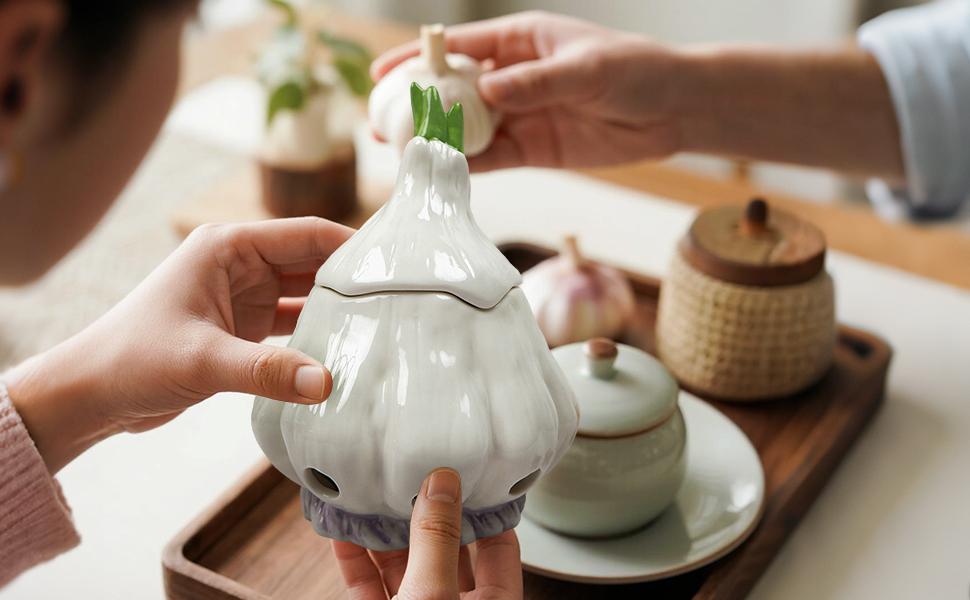 Large Garlic Storage with Lid |   6.7x5.3Inch Modern Ceramic Garlic Keeper Container |   Stylish and Breathable Design for Freshness Preservation |   Perfect for Kitchen Countertop and Refrigerator