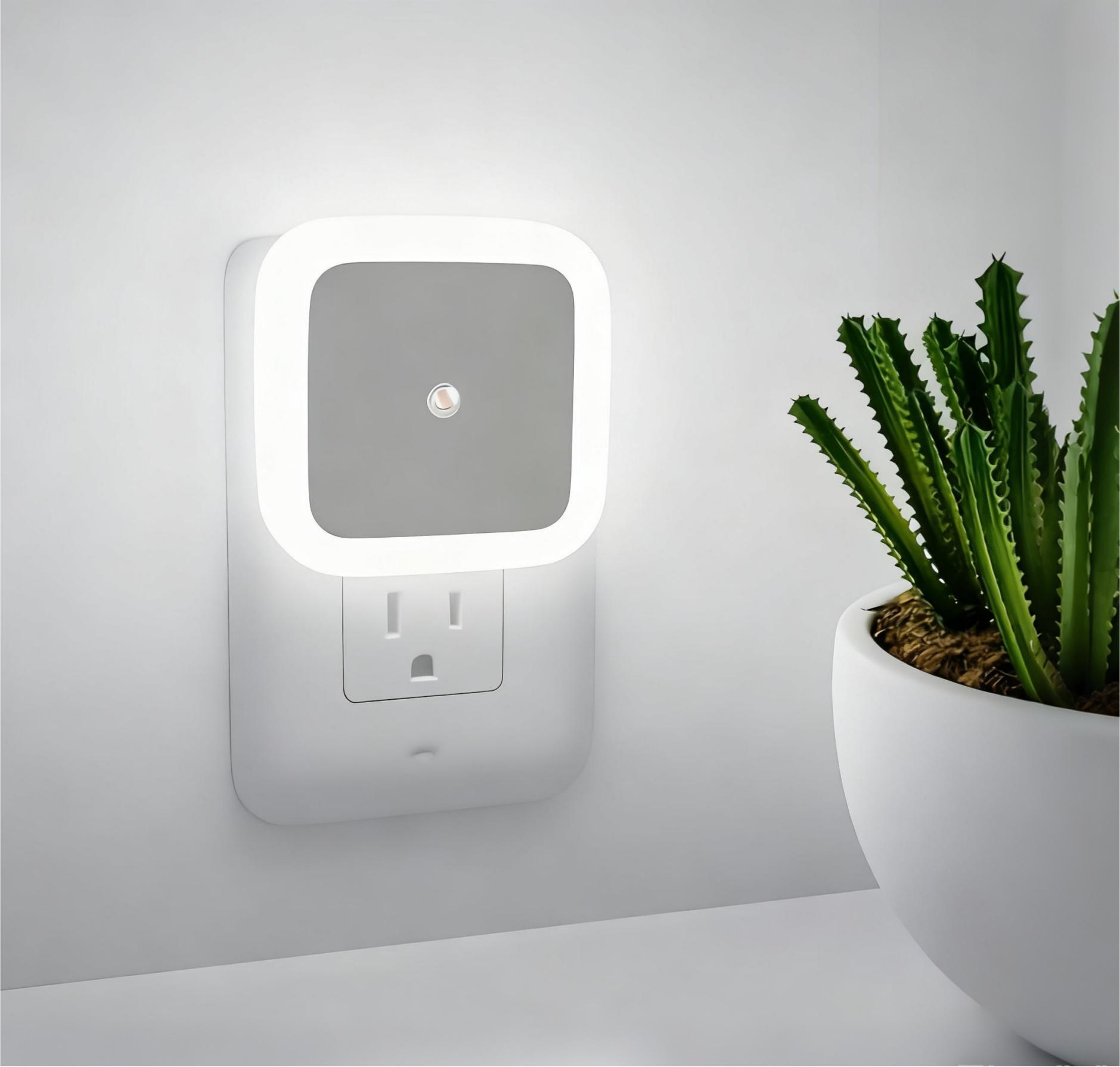 Smart Sensor Night Light Plug-in - Automatic LED Nightlight for Hallway, Bathroom & Bedroom