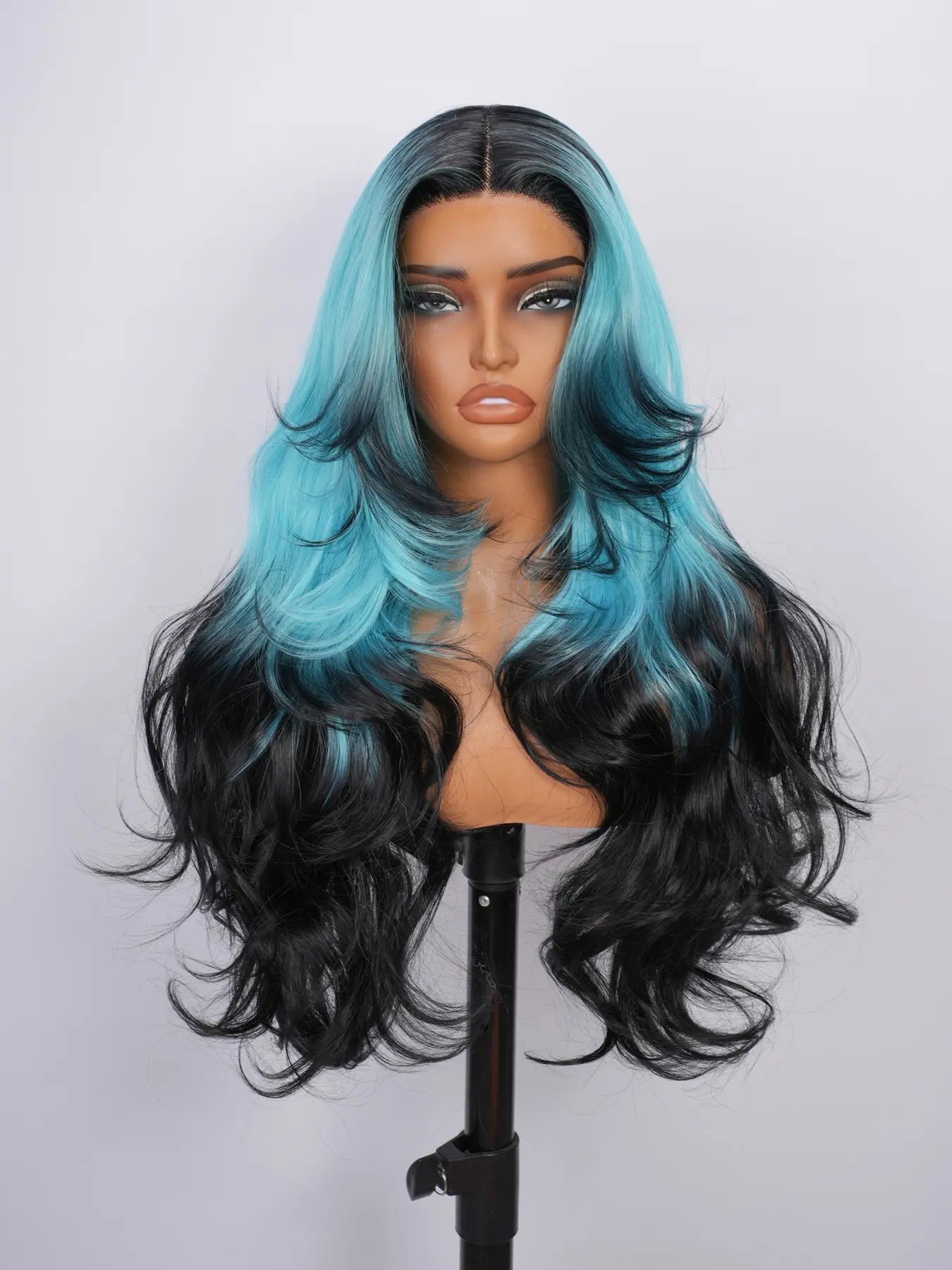 Voluminous Layered Design T-part Wig, Long Body Wave Black To Light Blue Ombre Wig, Fashion Synthetic Wig For Y2K Lovers & Drag Queens, Fit Daily Wear, Themed Party, Cosplay Shooting, Synthetic Fiber Wigs