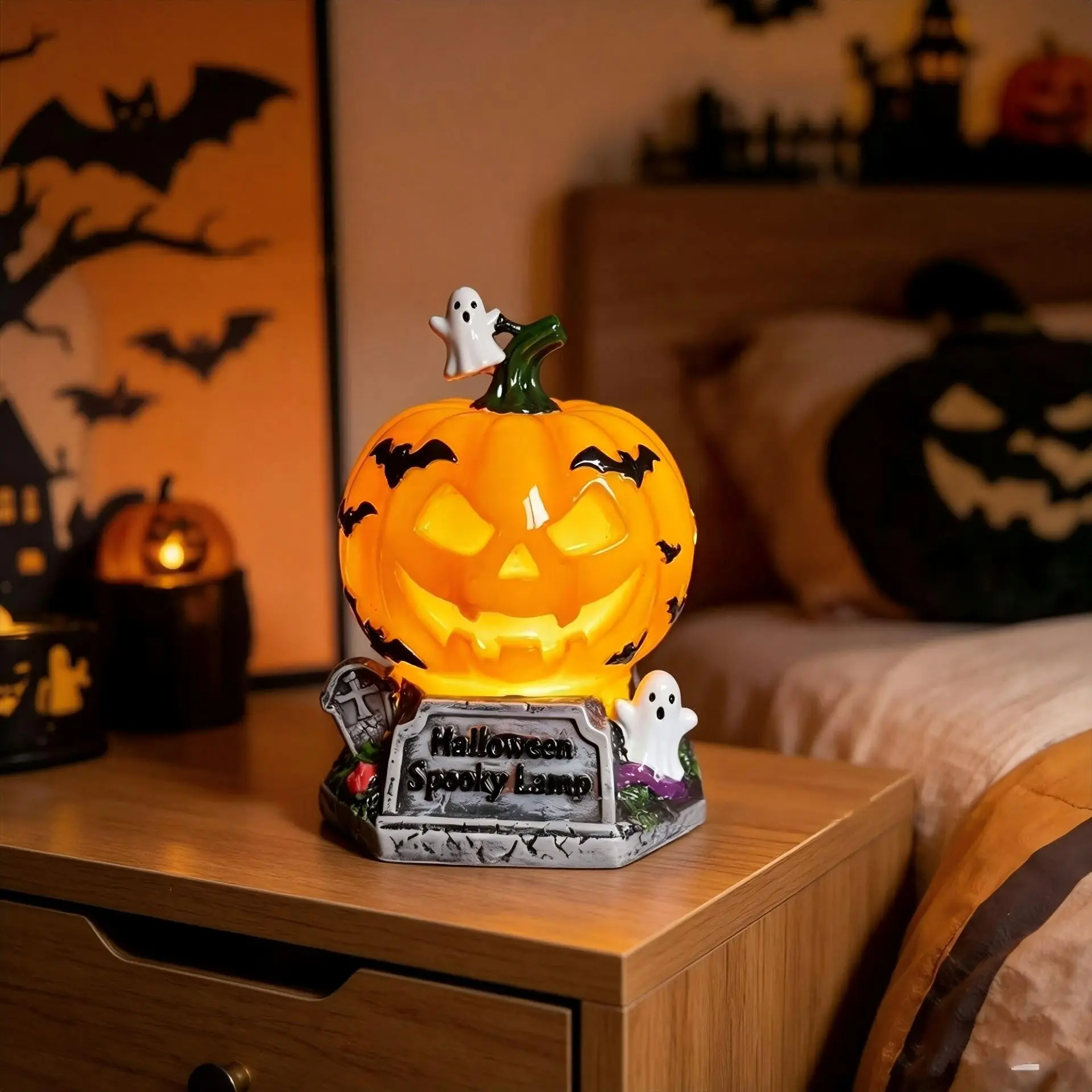 Halloween pumpkin table lamp—a vintage-style pumpkin nightlight that creates a cozy Halloween atmosphere; USB-powered, suitable for bedrooms, living rooms, and home decor.