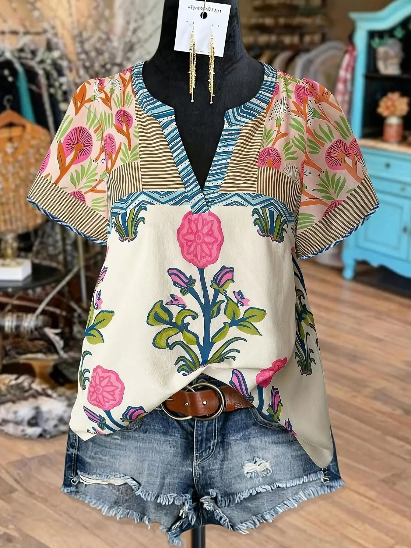 Plus Size Women's Floral Patchwork Short-Sleeve V-Neck Blouse Shirts, Loose-Fit Boho Top for Summer Daily Wear