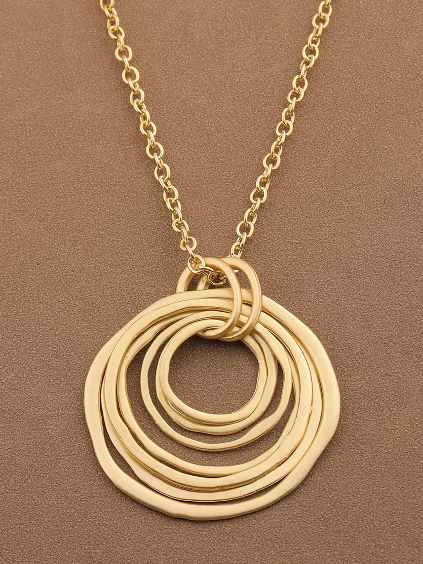1pc Bohemian Matte Gold Multi-Circles Pendant Necklace, Fashionable Jewelry for Daily Wear
