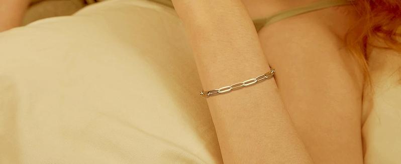 Gold Beaded Initial Bracelets for Women 14K Real Gold Plated Stainless Steel Stackable Bead Ball Papercilp Link Chain Non Tarnish Layered Stretch Engraved Letter A-Z Disc Charm Bracelets Set