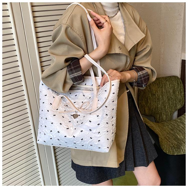 Casual Large Capacity Heart Shaped Butterfly Knot Single Shoulder Bag Trendy Commuter Tote Bag Urban Minimalist Style 2025 Au...
