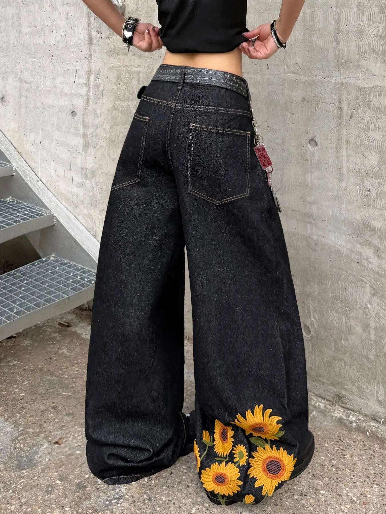 New Retro Sunflower Embroidered Jeans, Y2K Street Fashion Loose Fit Wide Leg Pants for Women, Trendy and Versatile