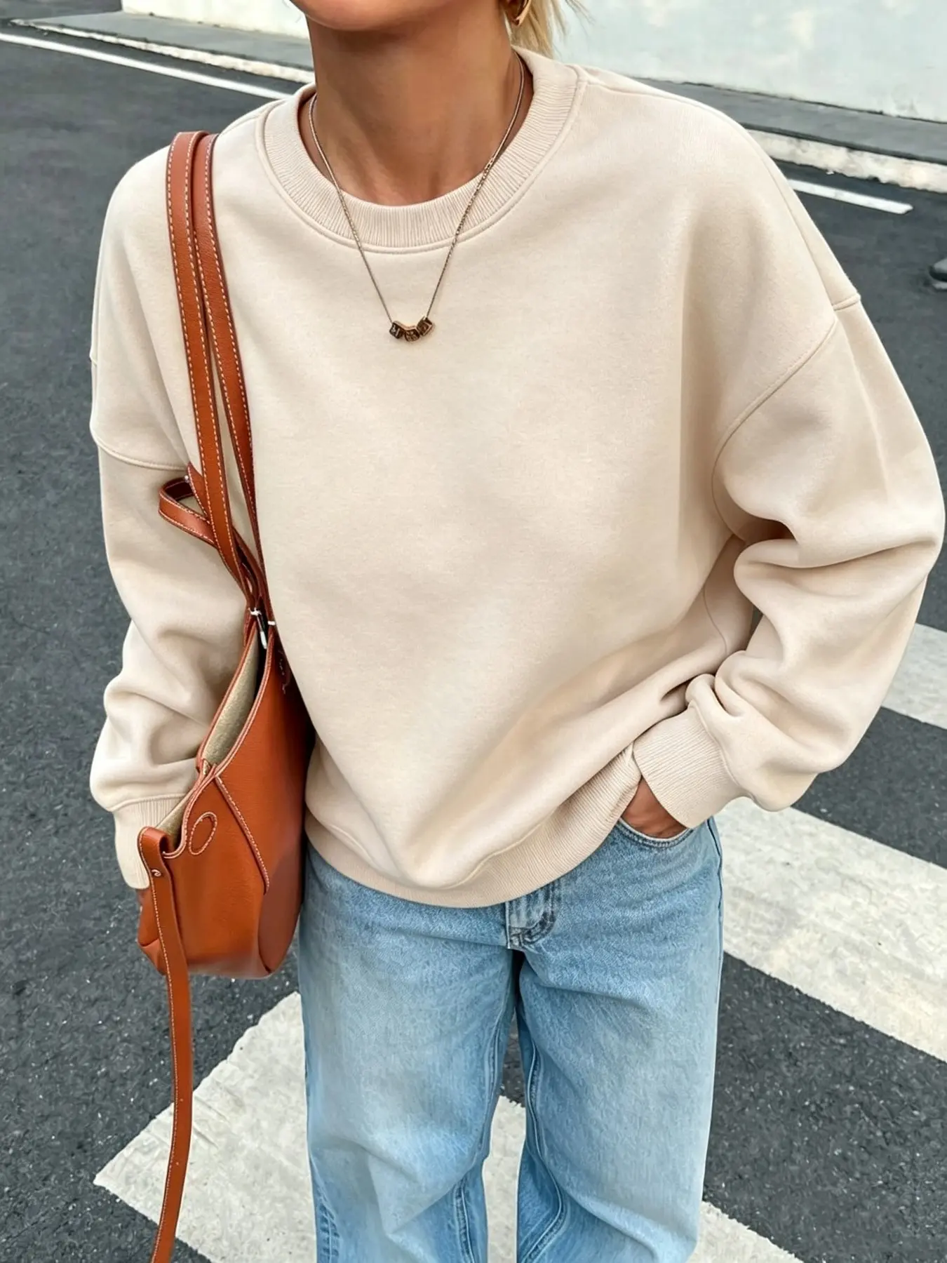 American Style Loose Fit Plain Round Neck Sweatshirt for Women, Casual Long Sleeve Pullover, Fall & Winter Fashion, Multiple Colors Available