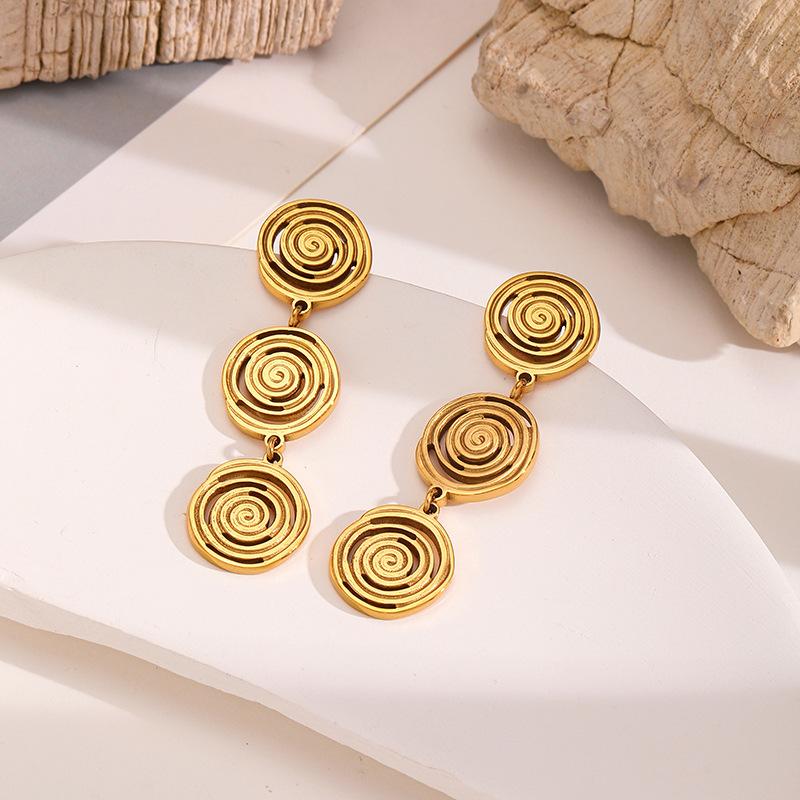 Geometric earrings for women, featuring a heart-shaped original design. These light luxury earrings are made from gold coins and titanium steel, and are suitable for everyday wear without easily fading in color.
