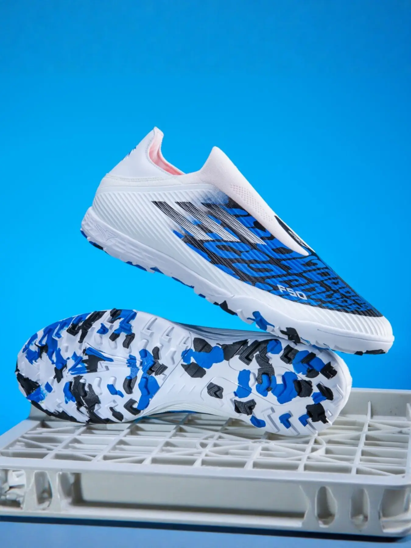 Unisex Youth Soccer Shoes, Seamless TF Studs Design, Durable PU Leather, Sporty Style, All-Season Training & Competition Boots