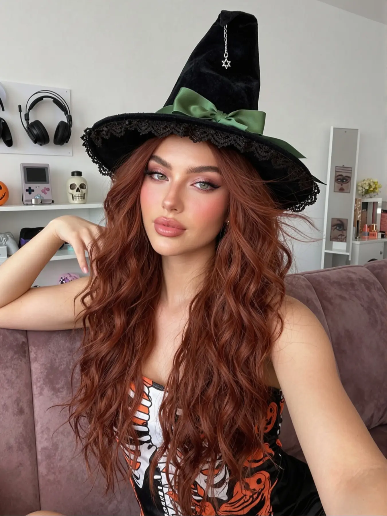 Caramel Long Wavy Wig with Bangs, Synthetic Wigs, Halloween Witch Cosplay Hair, Breathable Natural Look, All-Season Full Head Wig