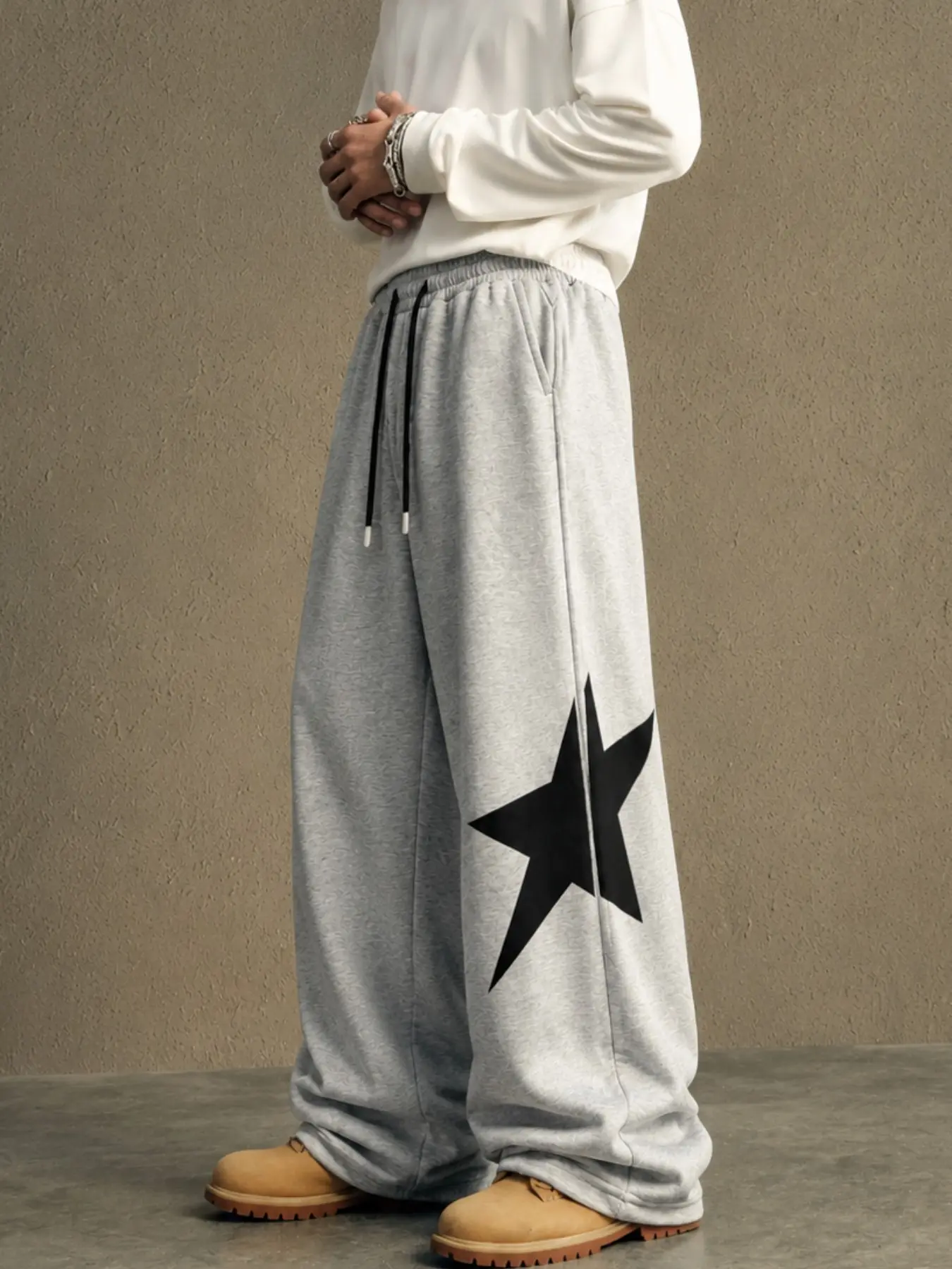American Street Style Wide-Leg Sweatpants with Drawstring Waist and Bold Five-Pointed Star Print, Loose Fit, Soft Fabric for All Seasons, Casual Daily Wear