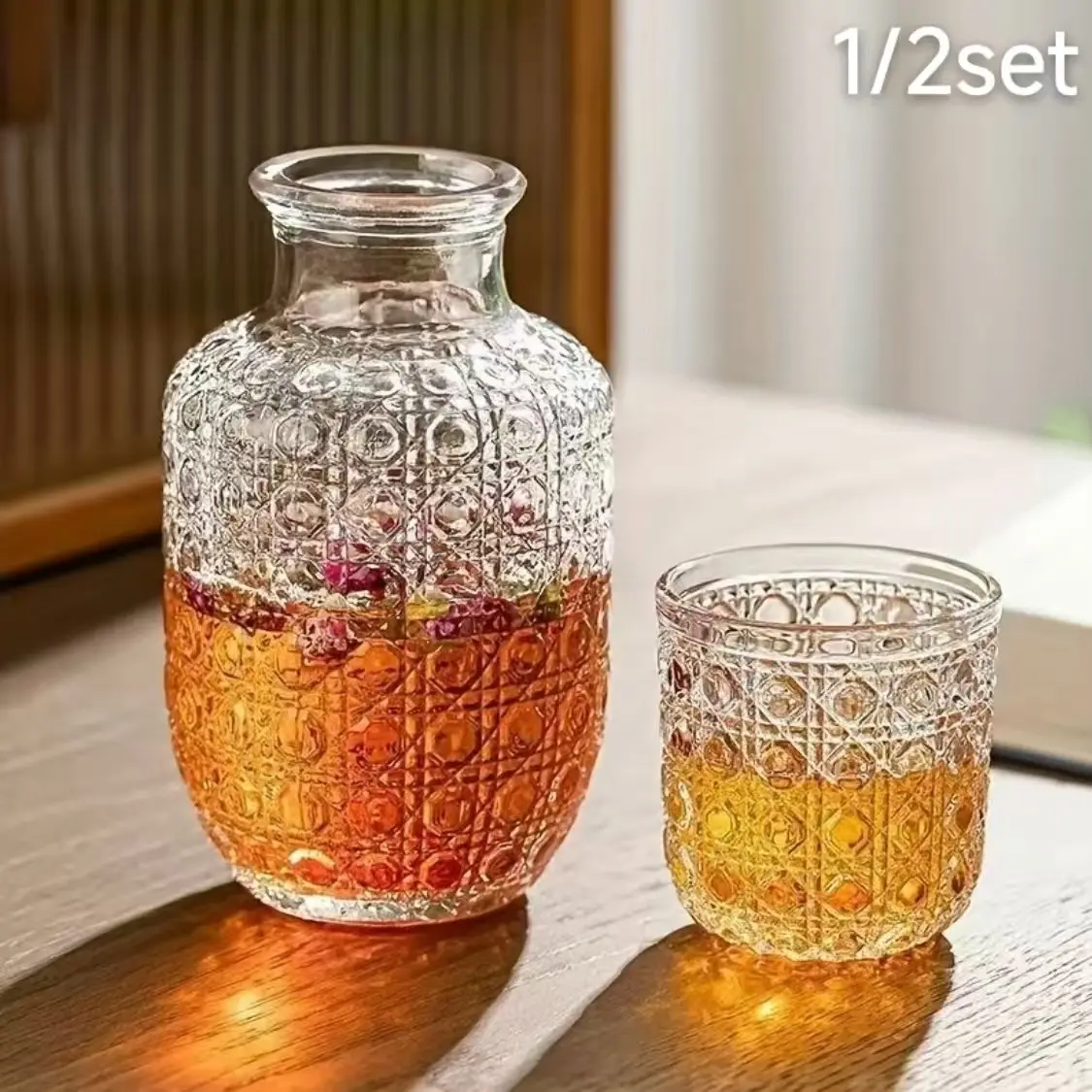 Vintage Embossed Glass Bedside Carafe & Tumbler Set, Drinking Glass Tumbler, Large Capacity Thickened Thermal Shock Resistant Pitcher with Dustproof Inverted Cup, Reusable Lead Free BPA Free Dishwasher Safe Drinkware for Home Office Daily Use