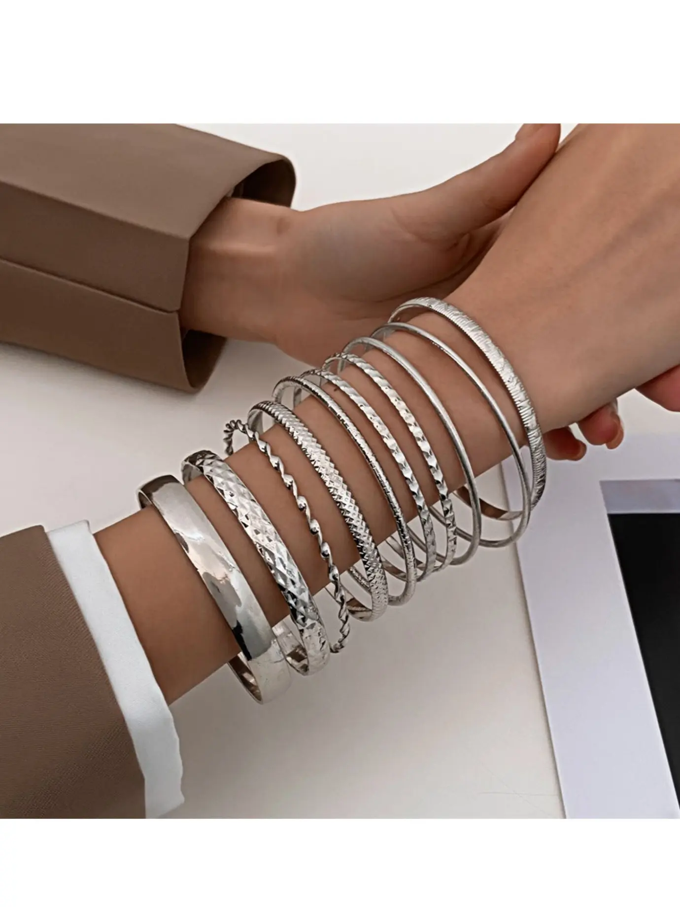 Vintage Wide Band Bracelet Set, Ethnic Alloy Jewelry, Shiny Stackable Bangle Bracelets, Perfect for Women Daily Wear and Holidays