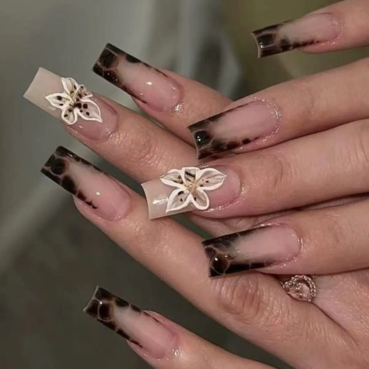 Sweet Cool Zebra Pattern 3D Butterfly Duckbill False Nails, Y2K French Fake Nails for Dates and Parties, Includes Jelly Glue and File