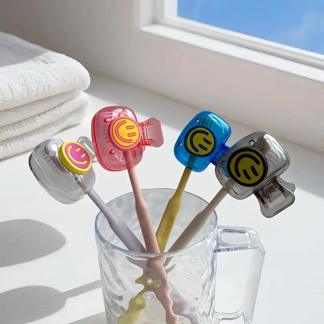 4pcs New joyful Face Toothbrush Holder Set - 4 Dopamine Color Combinations (Blue/Red/Black/Transparent) - Dustproof Toothbrush Protector Family Pack, Toothbrush Holder for Bathroom, Toothbrush Storage, Playful Design, Durable Plastic