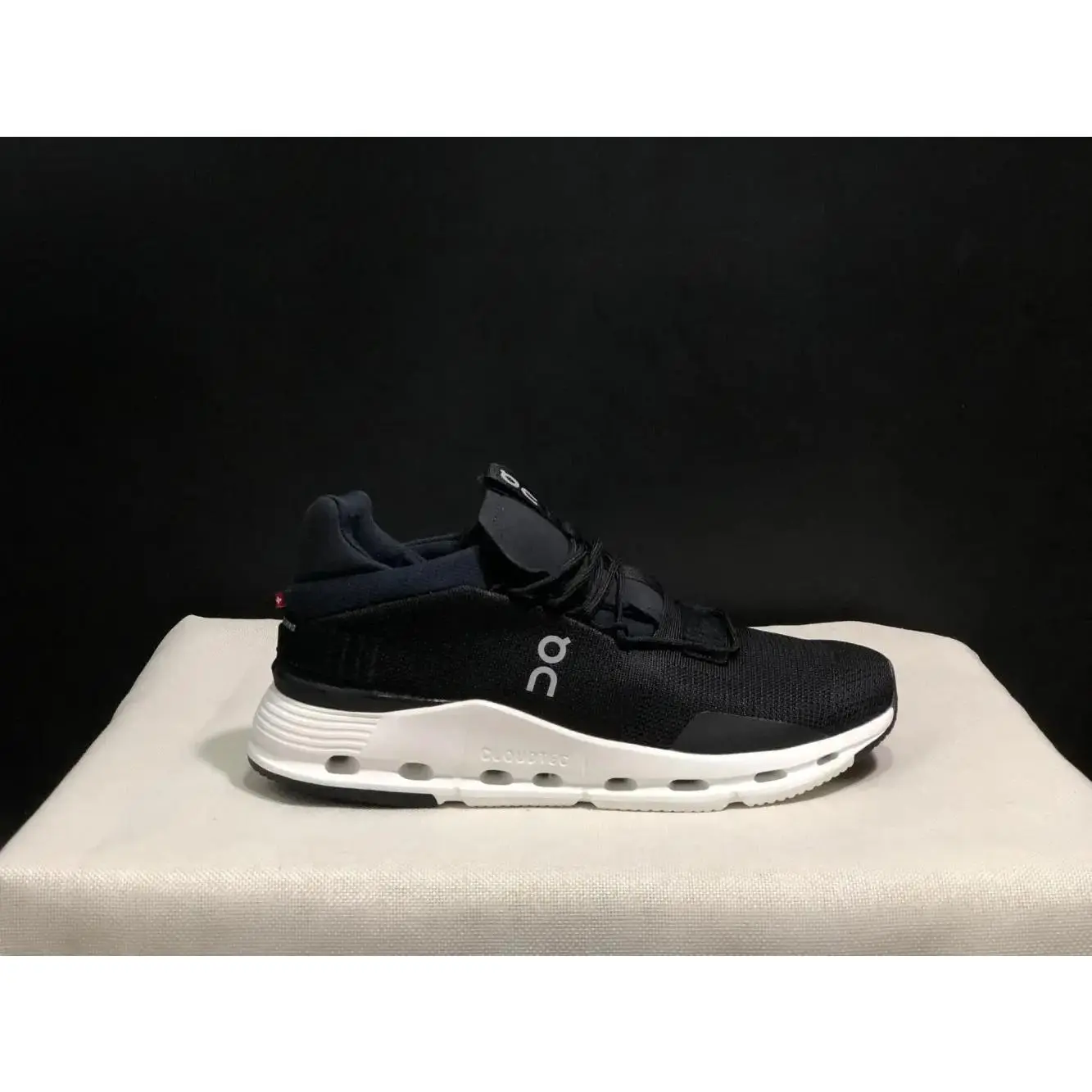 Unisex Low‑Top Athletic Sneakers, Breathable Mesh Cushioned Wear‑Resistant Running Yoga Shoes for Men & Women