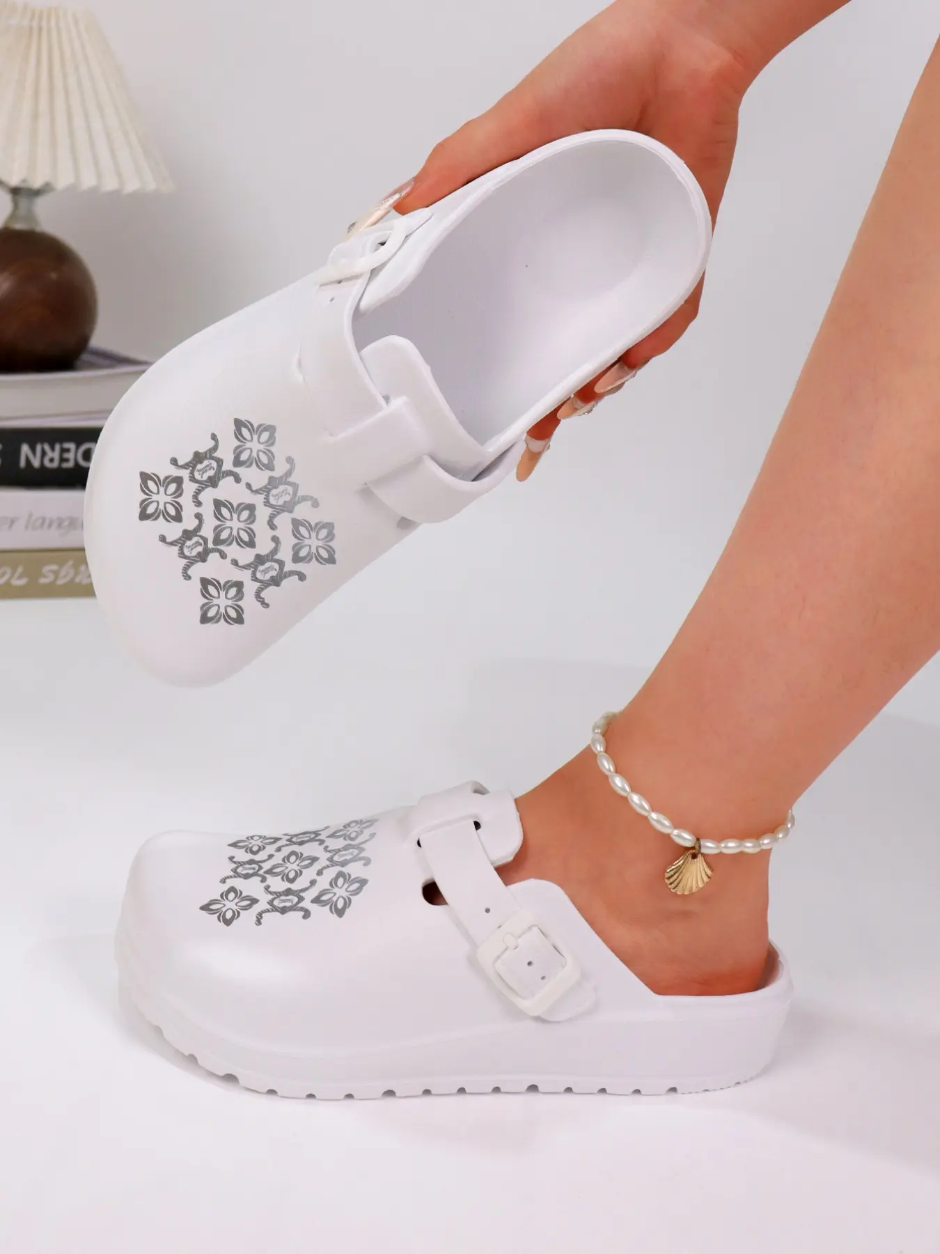 Women's Mule Shoes with Heart Butterfly Pattern, Lightweight Eva Material, Adjustable Strap, All-Season Closed-Toe Platform Shoes, Butterfly Print Mules