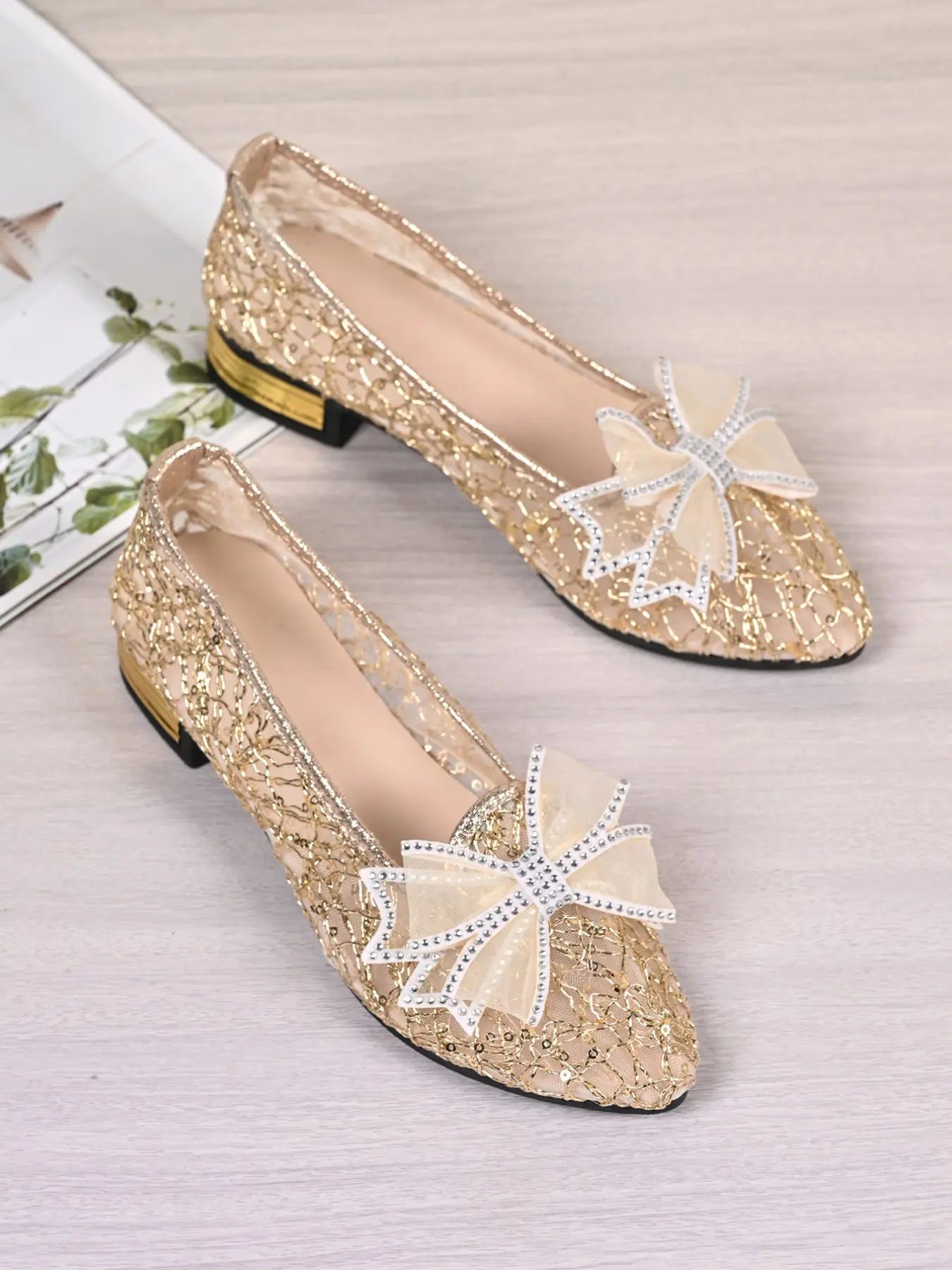 Women Mesh Sequin Rhinestone Bow Pointed Toe Slip On Flat Loafers，Full Hollow Breathable Cushioned Insole Anti-Slip Layered Metallic Low Block Heel Footwear，Bridal Wedding Party Daily Vacation Shoes，2 Colors Gold Silver