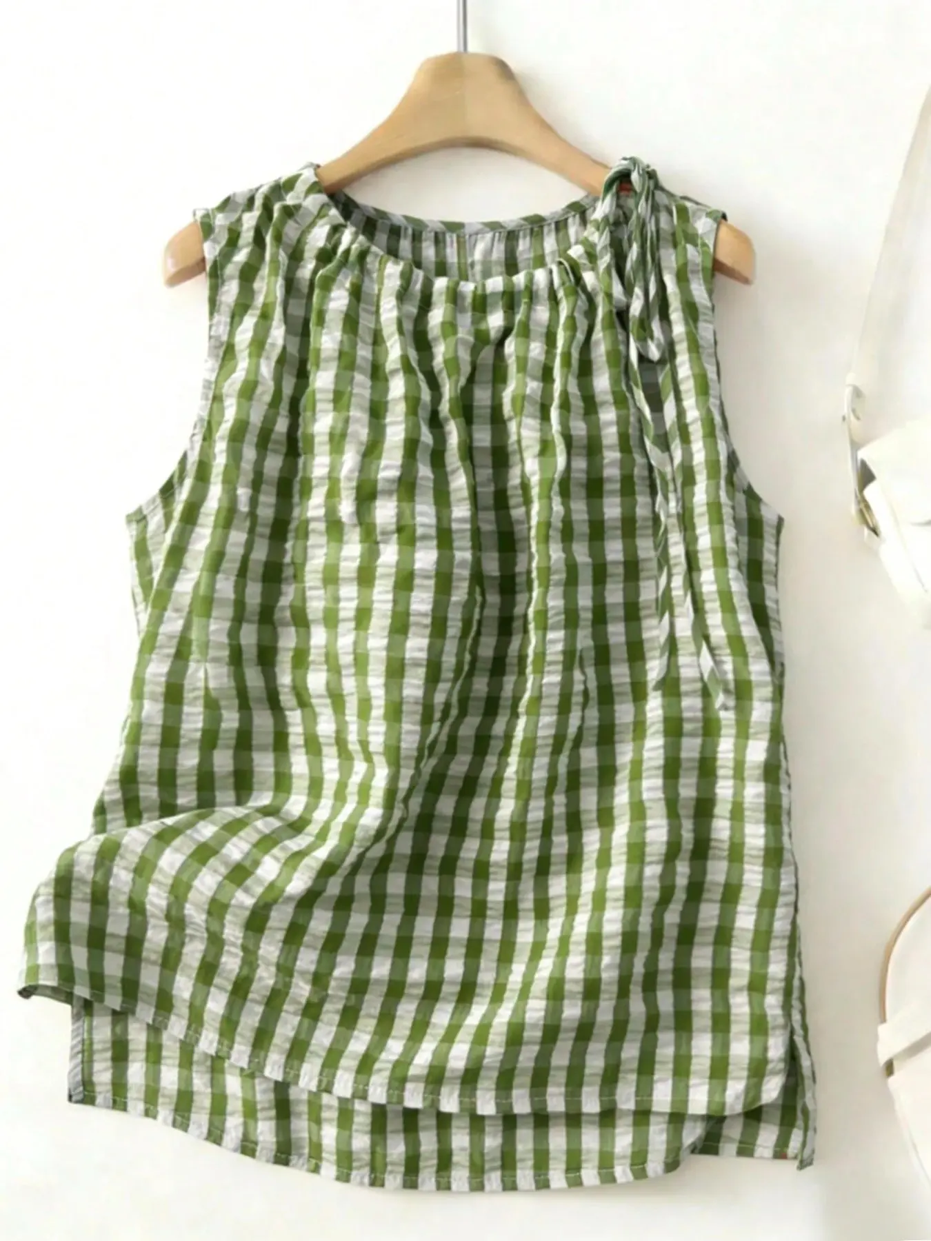 Women's Summer Plaid Sleeveless Shirt, Loose Fit Wrinkle Texture Tie Front Round Neck, Slimming Versatile Casual Tank Top