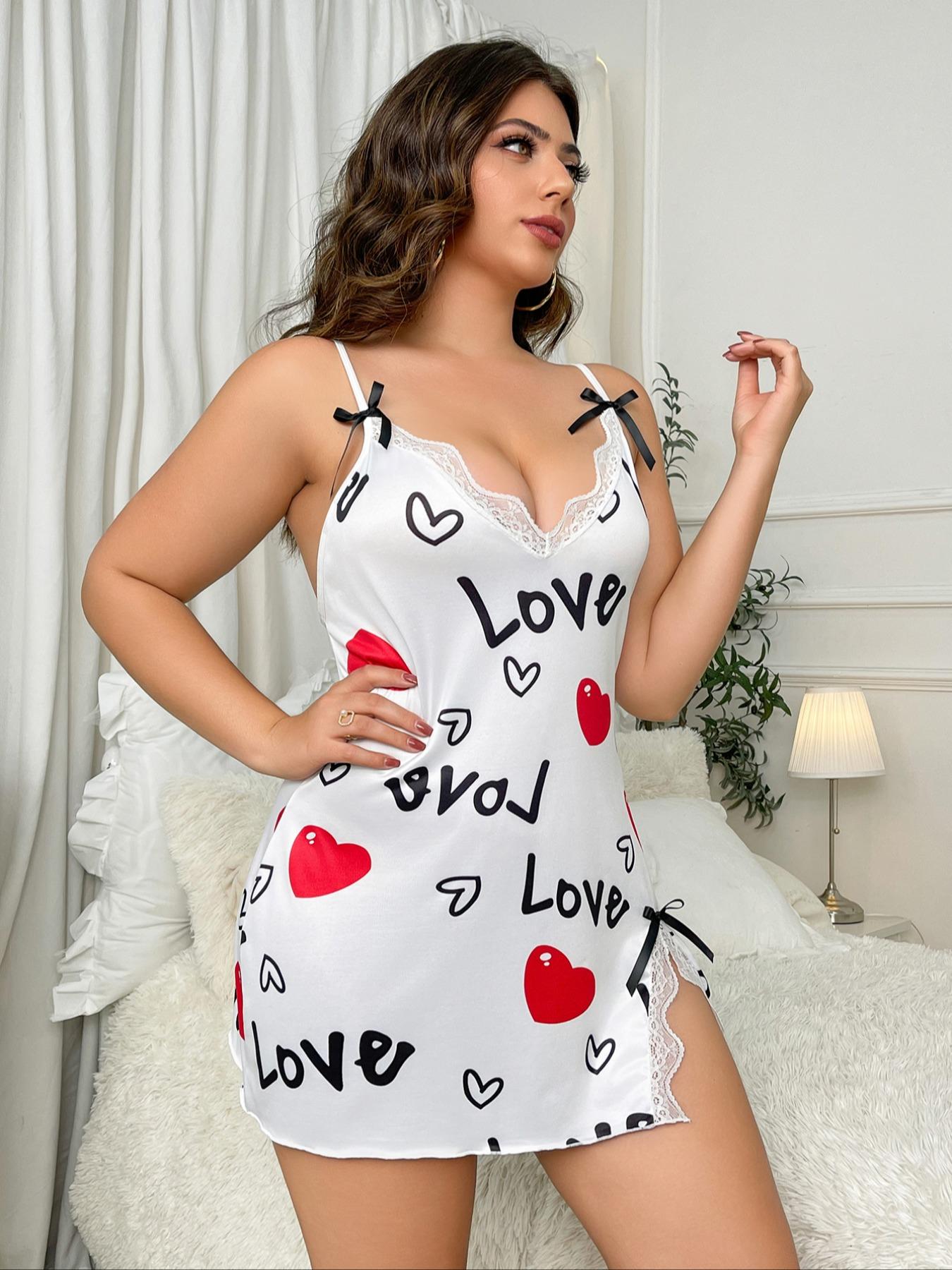 【Plus Size】 Women's Heart & Letter Print Contrast Lace Bow Decor Fitted Spaghetti Strap Nightdress, Split Thigh Cami Nightgown, Women's Plus Sleepwear & Homewear for Summer, Dresses for Women, Summer Wear 2024