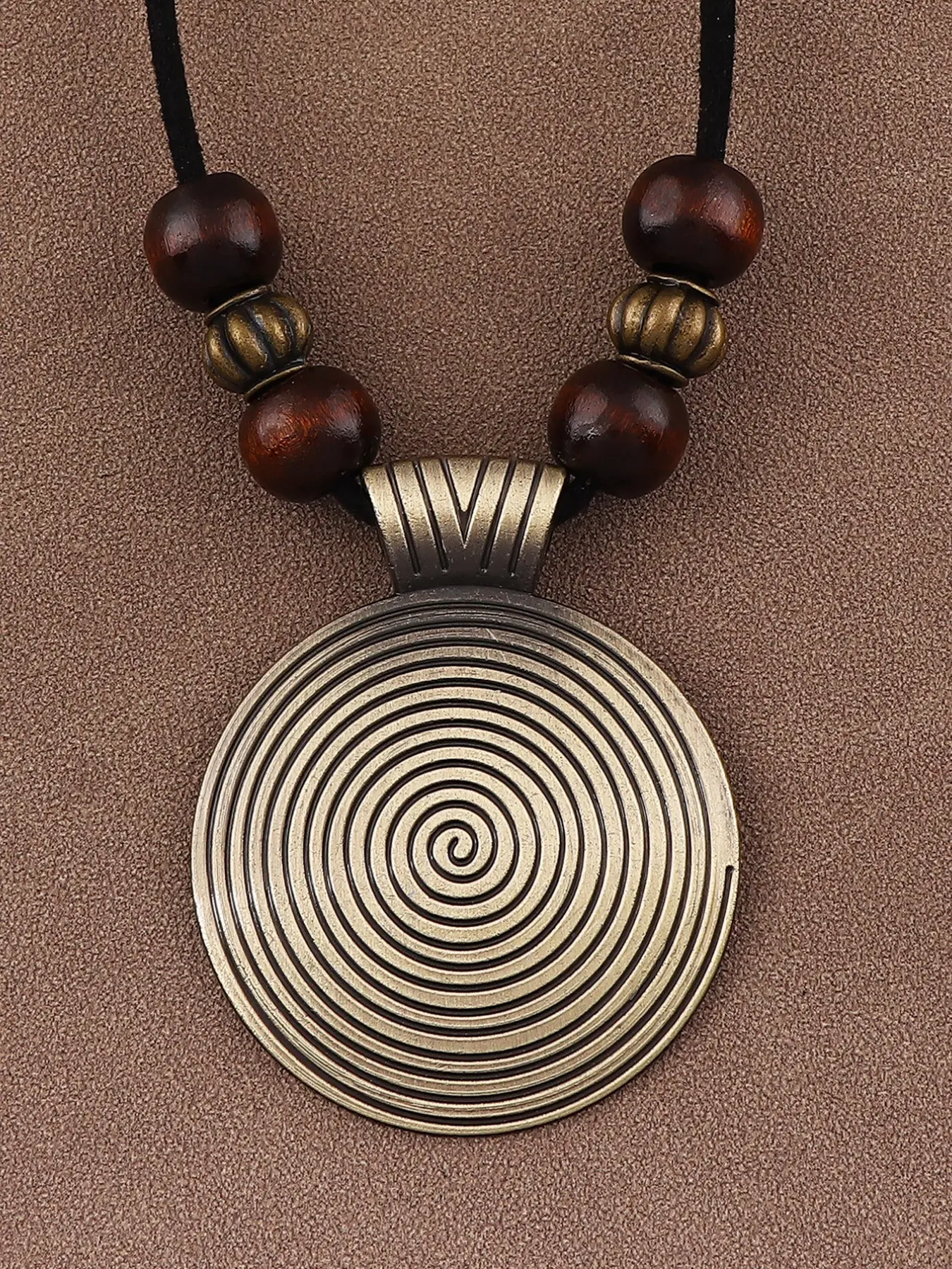 1pc Retro Tribal Primitive Swirl Pattern Metal Leather Cord Necklace, Spiral Bronze Pendant with Mixed Wood and Bronze Beads, Boho Western Layering Choker for Daily and Beach Resort Wear