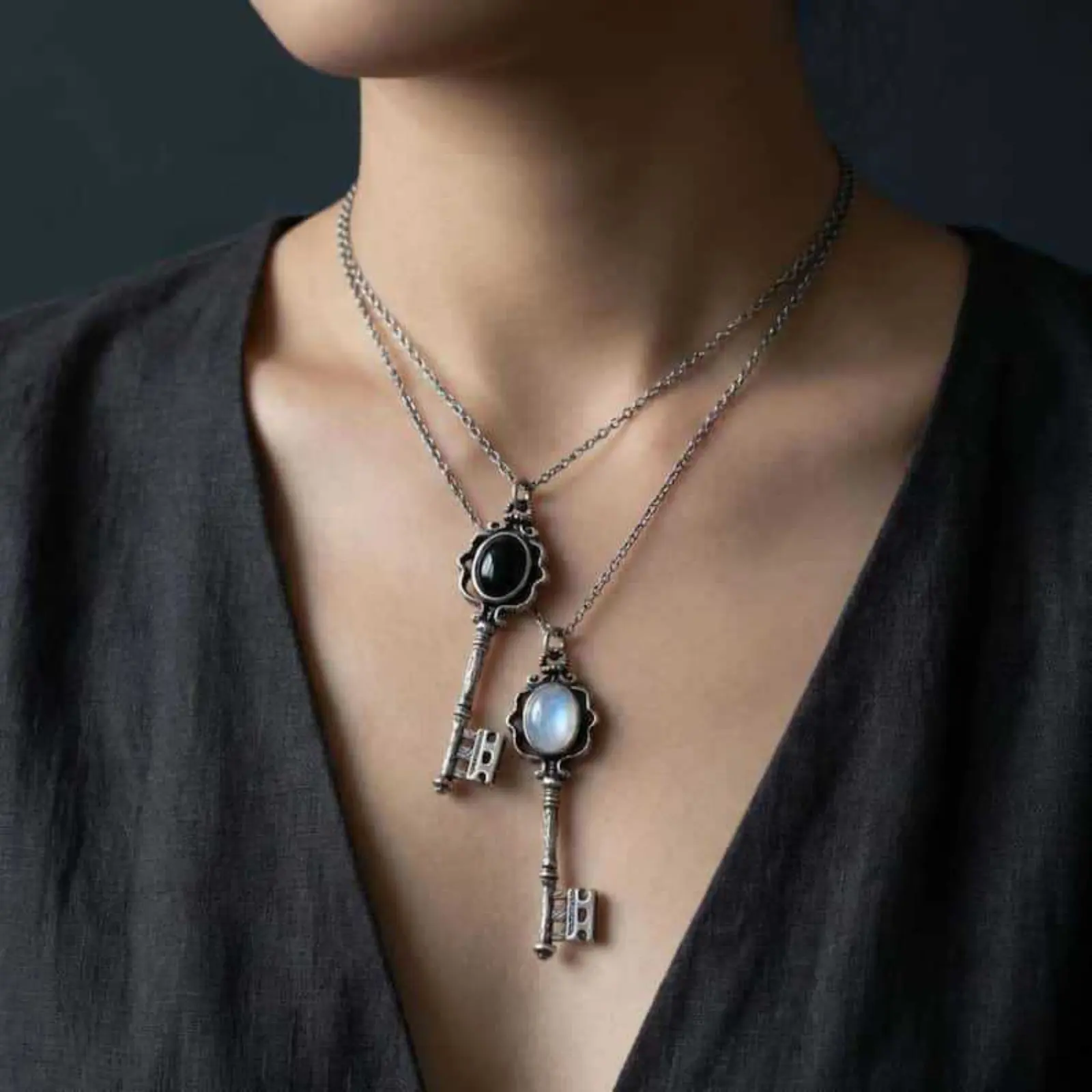 Vintage Gothic Skeleton Key Pendant Necklace, Black Onyx Oval Stone Antique Key Neck Chain, Retro Dark Victorian Key Jewelry Unisex for Streetwear Cosplay Daily Outfit