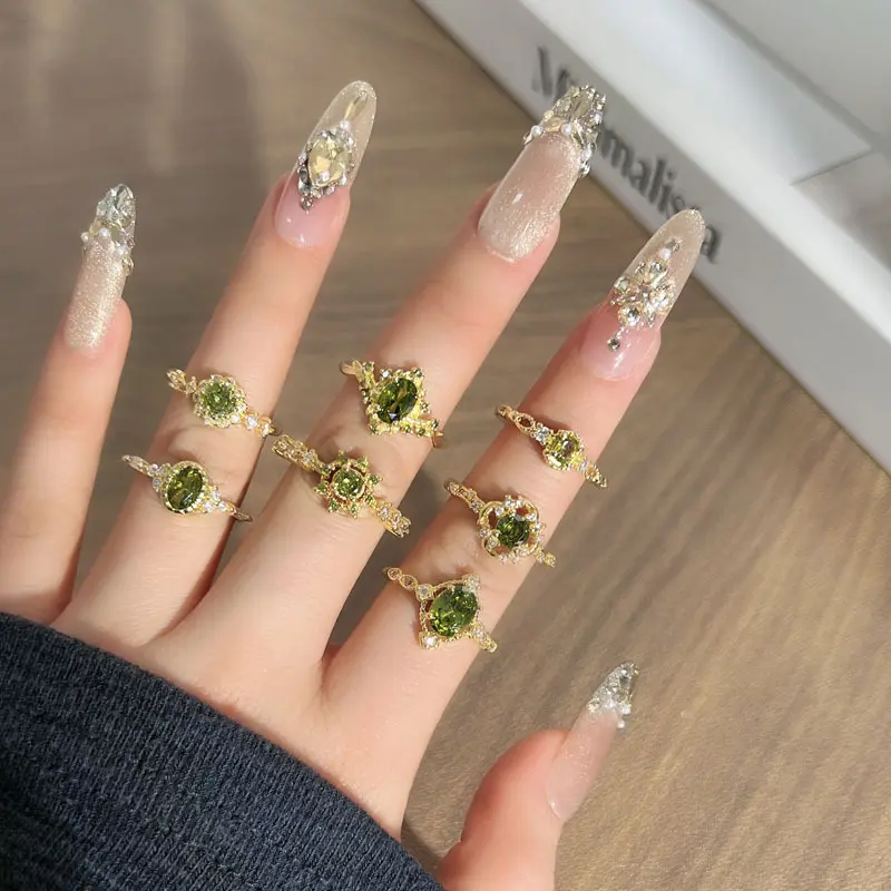 Olive green diamond-studded layered vintage ring for women, featuring small diamonds, a lightweight and luxurious design, and a versatile style