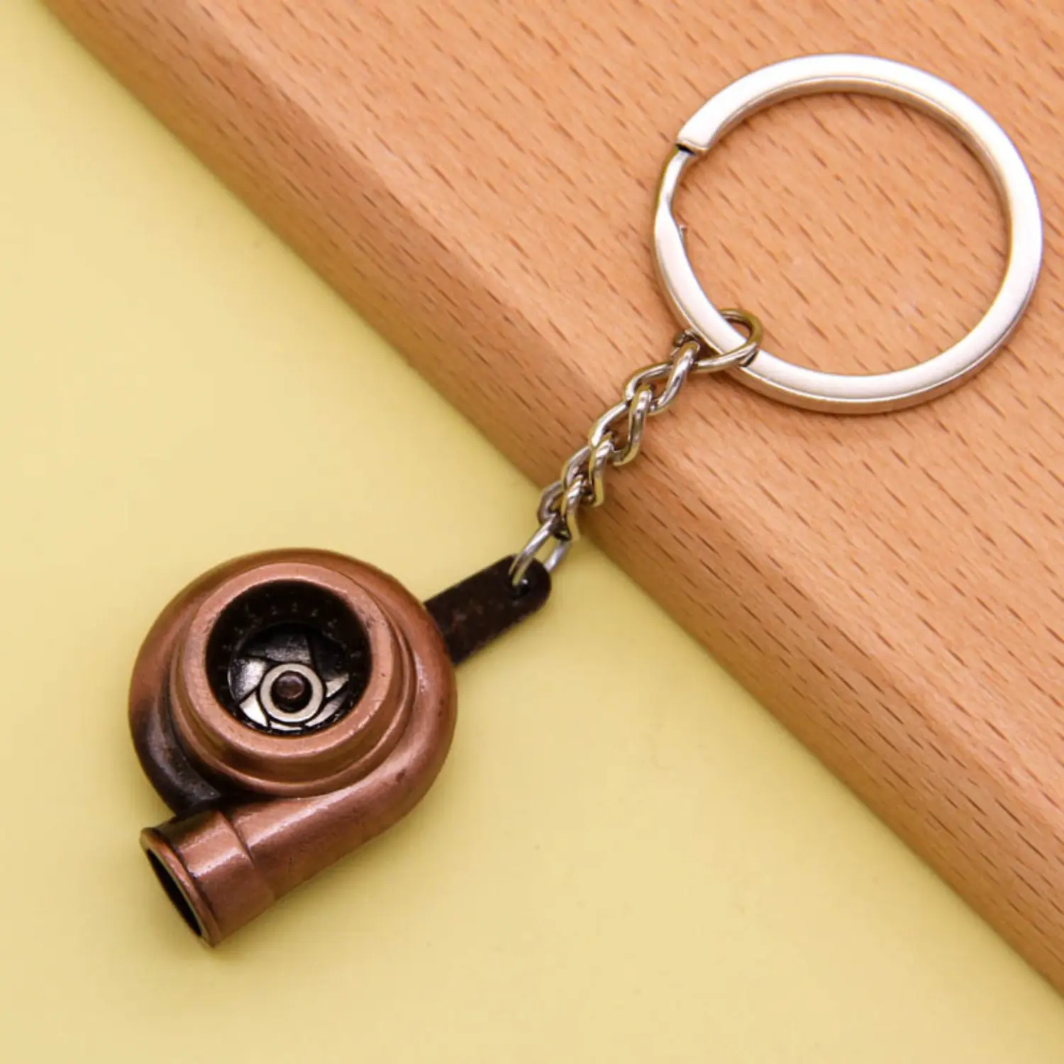 1PC Mini Turbocharger Keychain for Car Enthusiasts, 3D Metal Spinning Turbo Key Ring, Automotive Turbo Model Key Fob,Gift for Auto Lovers Men Truck Drivers
