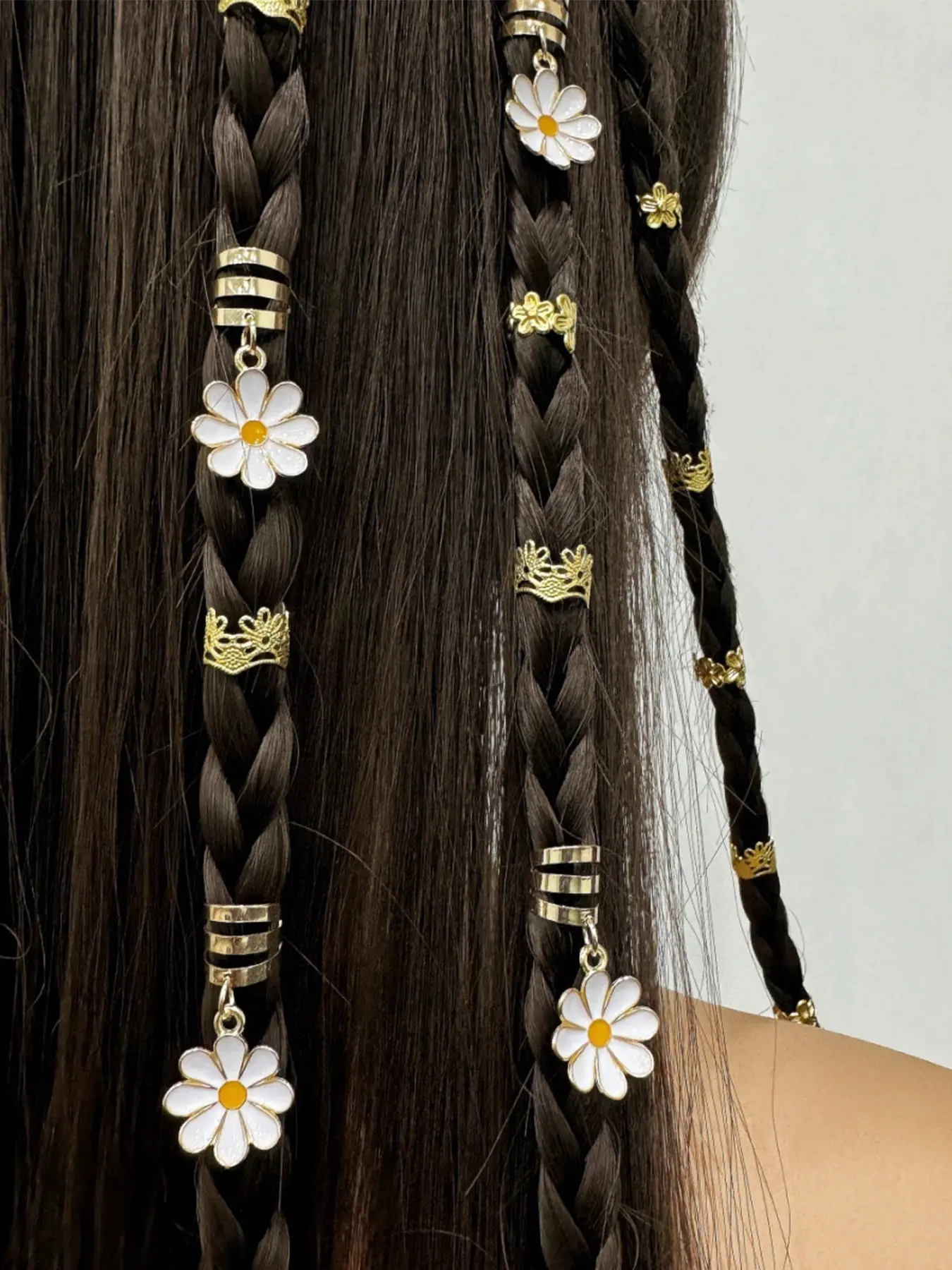 Daisy Pendant Adjustable Gold Metal Braided Hair Rings, Bohemian Loc Hair Cuffs Dreadlock Decor Beads for Ladies Box Braids, Floral Hippie Hair Accessory for Festival Rave, Beach Travel, Daily Outfit Matching and Costume Party Hairstyle Supplies