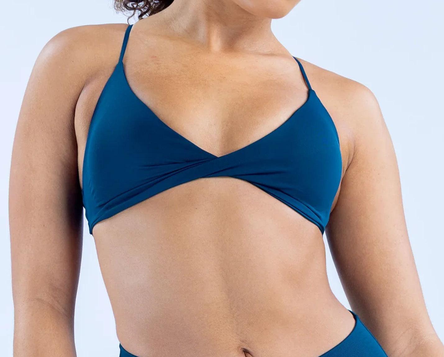 DFYNE Seamless Thin Strap Bandeau Top |   Front twisted back design for a supportive and flattering look, high elasticity and skin-friendly fabric that won't dig into your shoulders, providing a bare-skin feel during exercise.