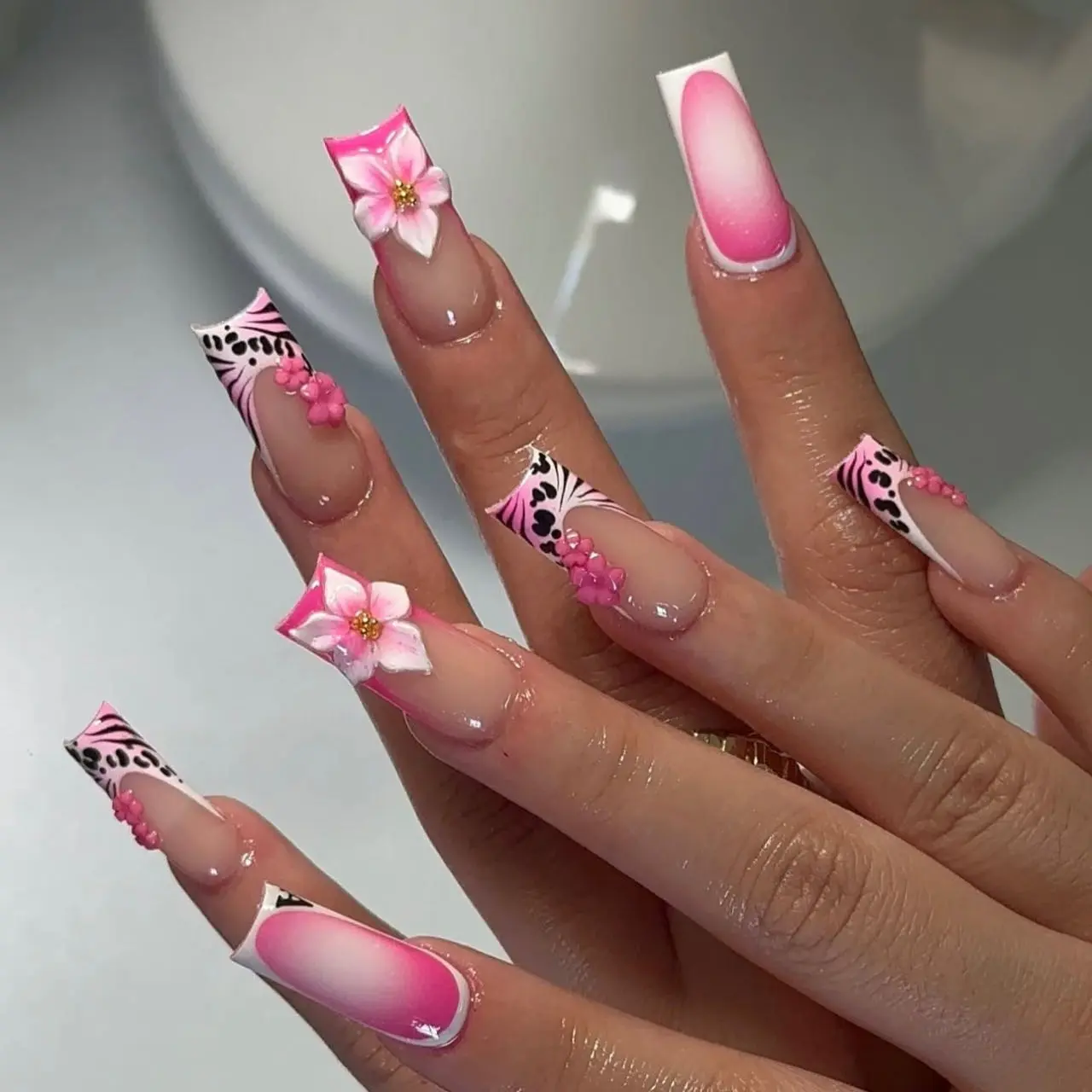 24 pieces Medium press on nails Decorative Nails Sweet Cool Pink Leopard Pattern Gradient Flower include Press on nail glue, nail file for press ons Suitable for any occasion, False Nail Set