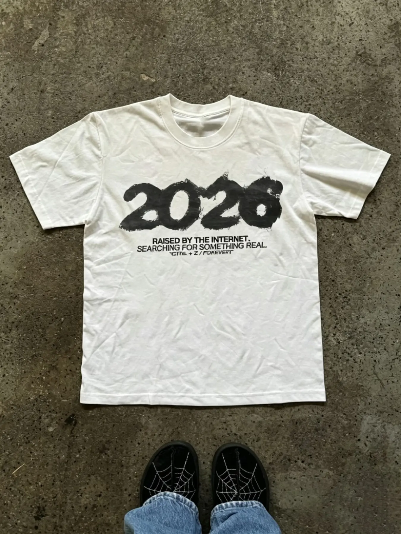 Men's Loose-Fit Crew-Neck Streetwear T-Shirt Featuring a Distressed "2026" Graphic Print—Ideal for Hip-Hop, Urban, and Casual Everyday Style.