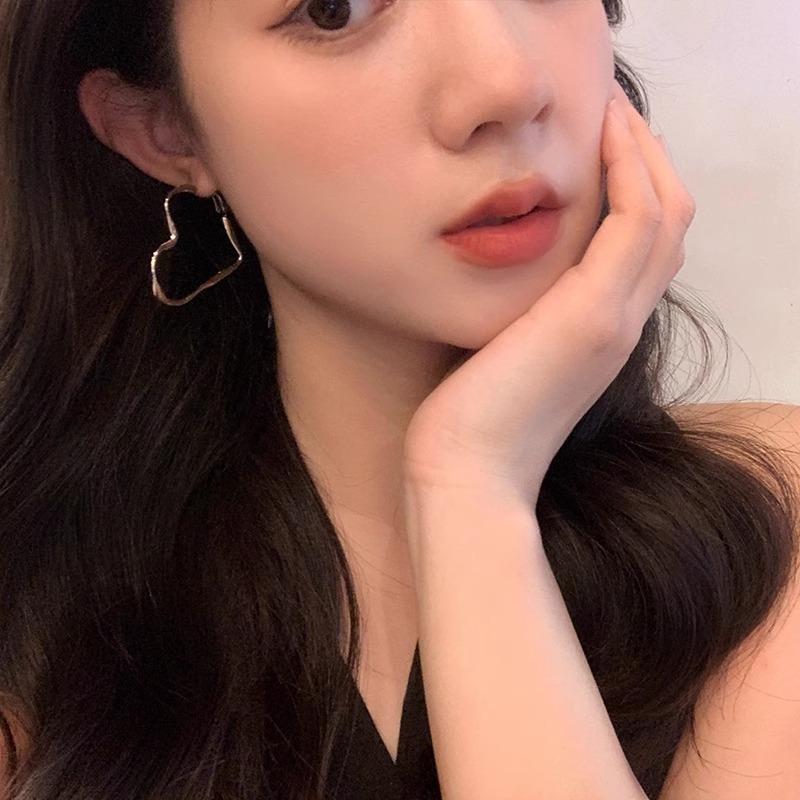 Irregular heart earrings - unique, statement-making, high-end earrings for women. suitable for round and square faces, adding a touch of elegance