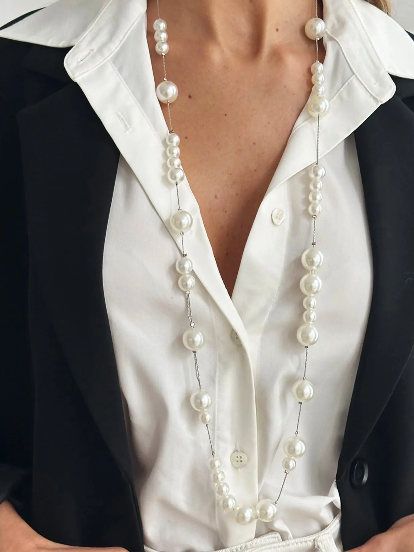 Elegant Gradient Pearl Long Necklace, Unique Design Layered Sweater Chain, French Vintage Irregular Pearl Necklaces, High-Quality Clavicle Chain