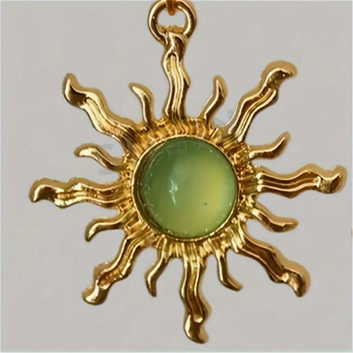 [Holiday Gift] A Pair of Cool Golden Green Sun-Shaped Earrings, Suitable for Daily Wear, Holiday Gift