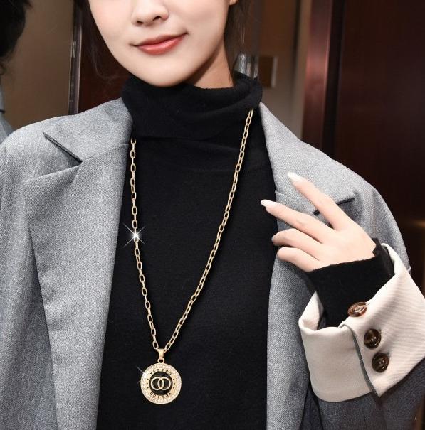 Korean Style Sweater Chain, New Fashion Cross-Border Long Design for Autumn and Winter, Elegant and Versatile Clothing Accessory for Women
