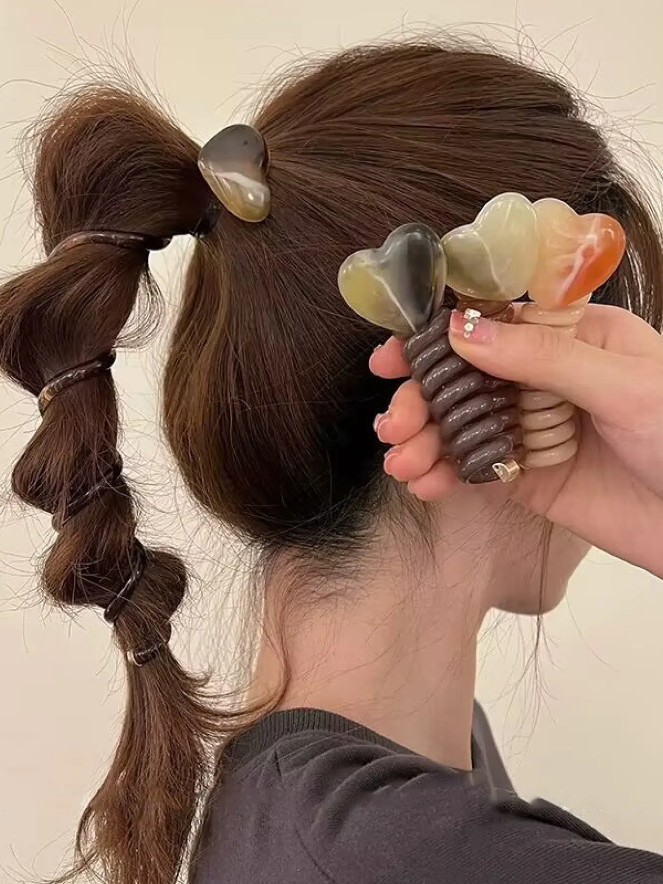 A colorful heart-shaped resin telephone rope headband, with a gentle texture suitable for various daily scenarios such as commuting and dating, Hair Ties