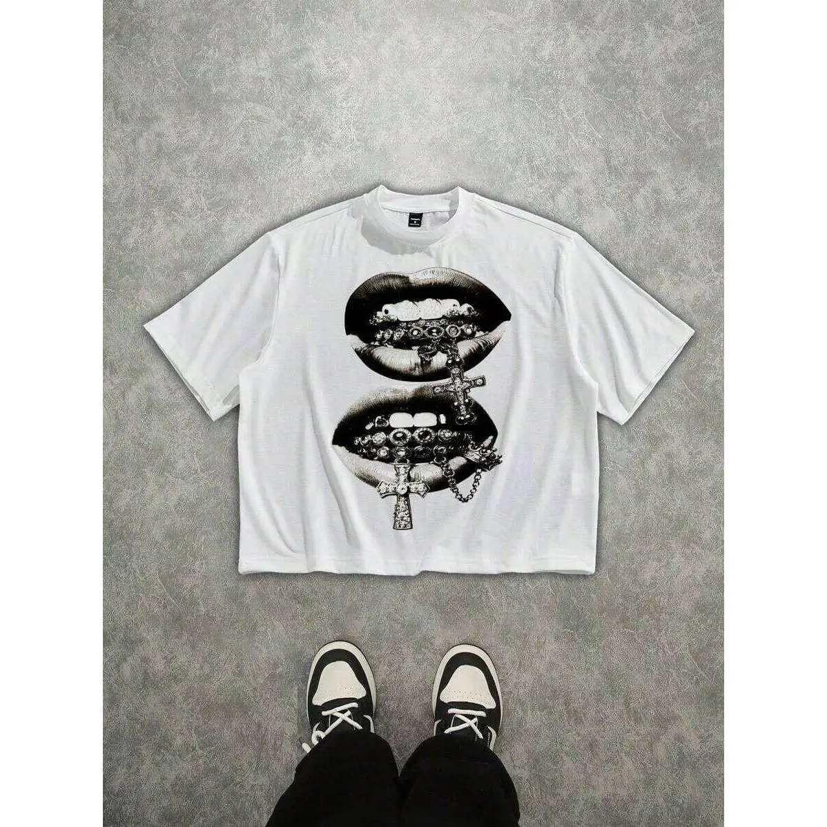 Goth Casual Unisex Crop T-shirt, Soft Short Sleeve Crew Neck Tee, Edgy Double Lips Diamond Grill Cross Chain Full Front Print Streetwear Crop Top For Men Women Punk Gothic Hip Hop Fans
